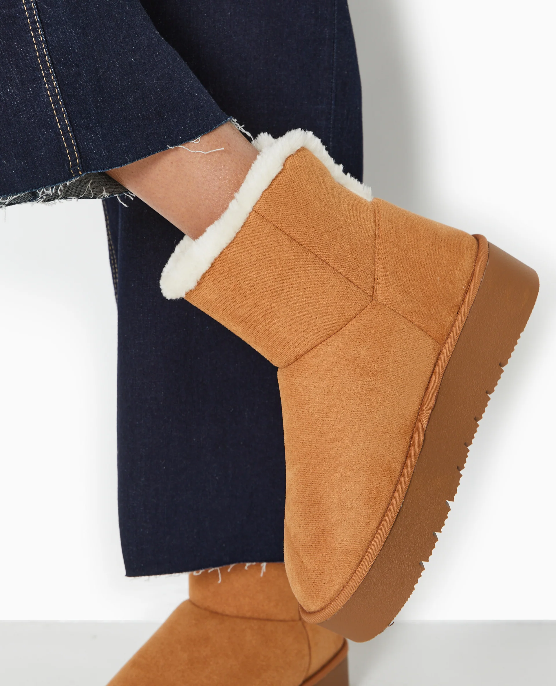 Boots fourrées en suédine