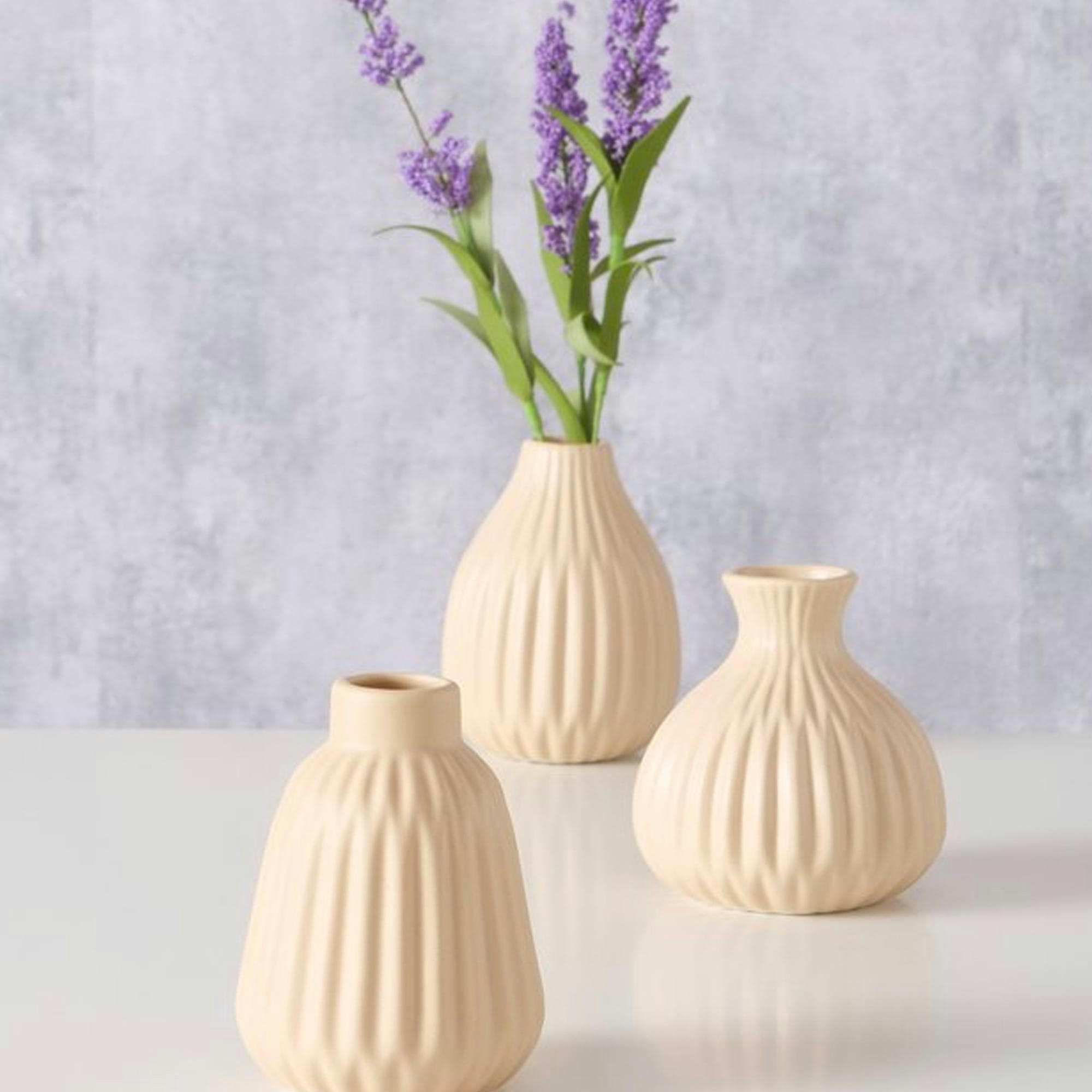 - Set de 3 petits vases design en porcelaine beige