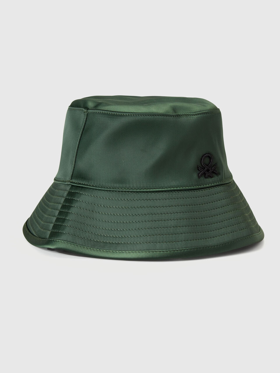 Reversible bucket style hat