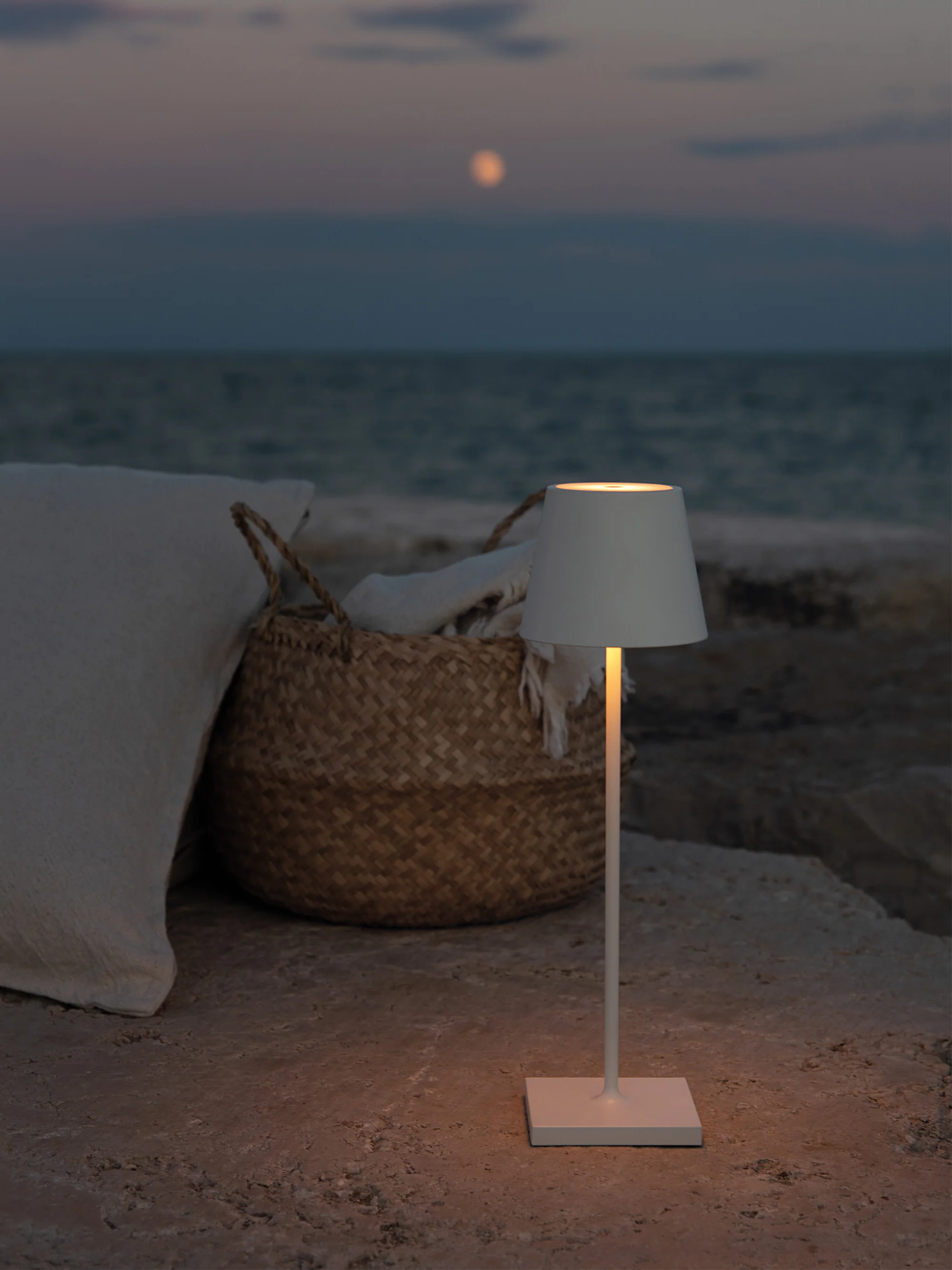 Mobile LED-Tischlampe Poldina Pro, dimmbar