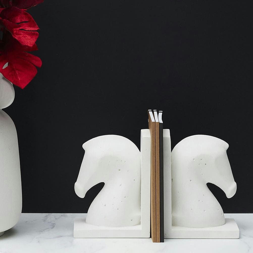 CHEVAUX - Serre livres en ciment chevaux