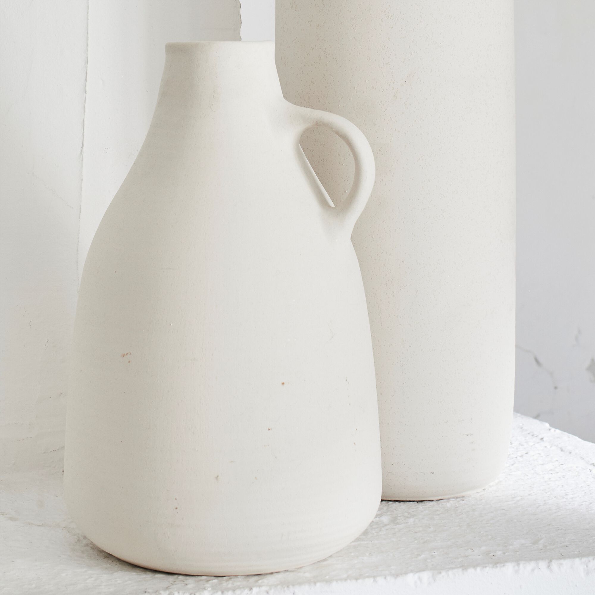 KAMU - Vase pichet en faïence H27cm - blanc