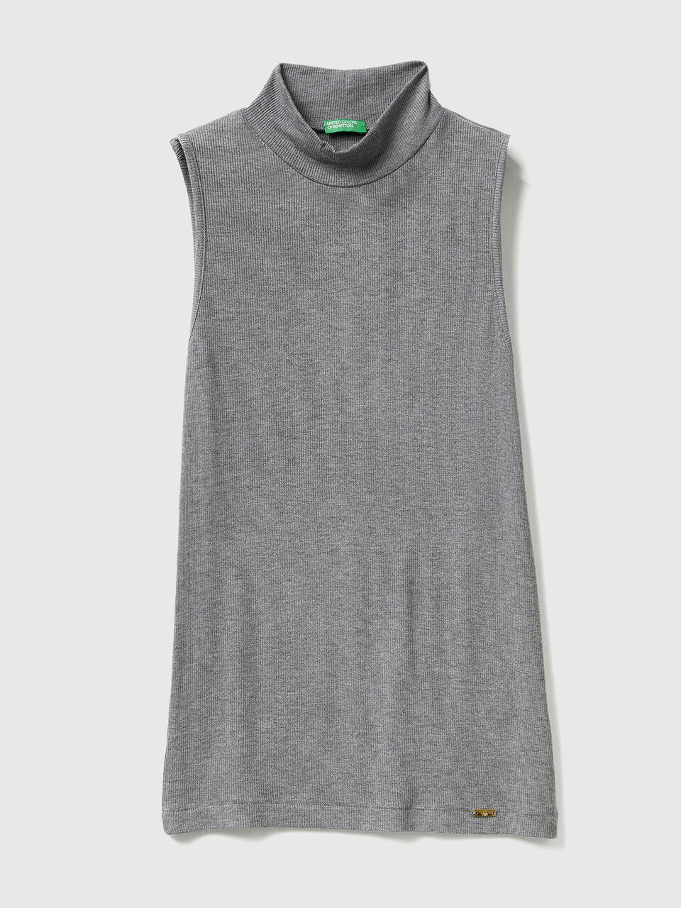 Sleeveless t-shirt with high neck