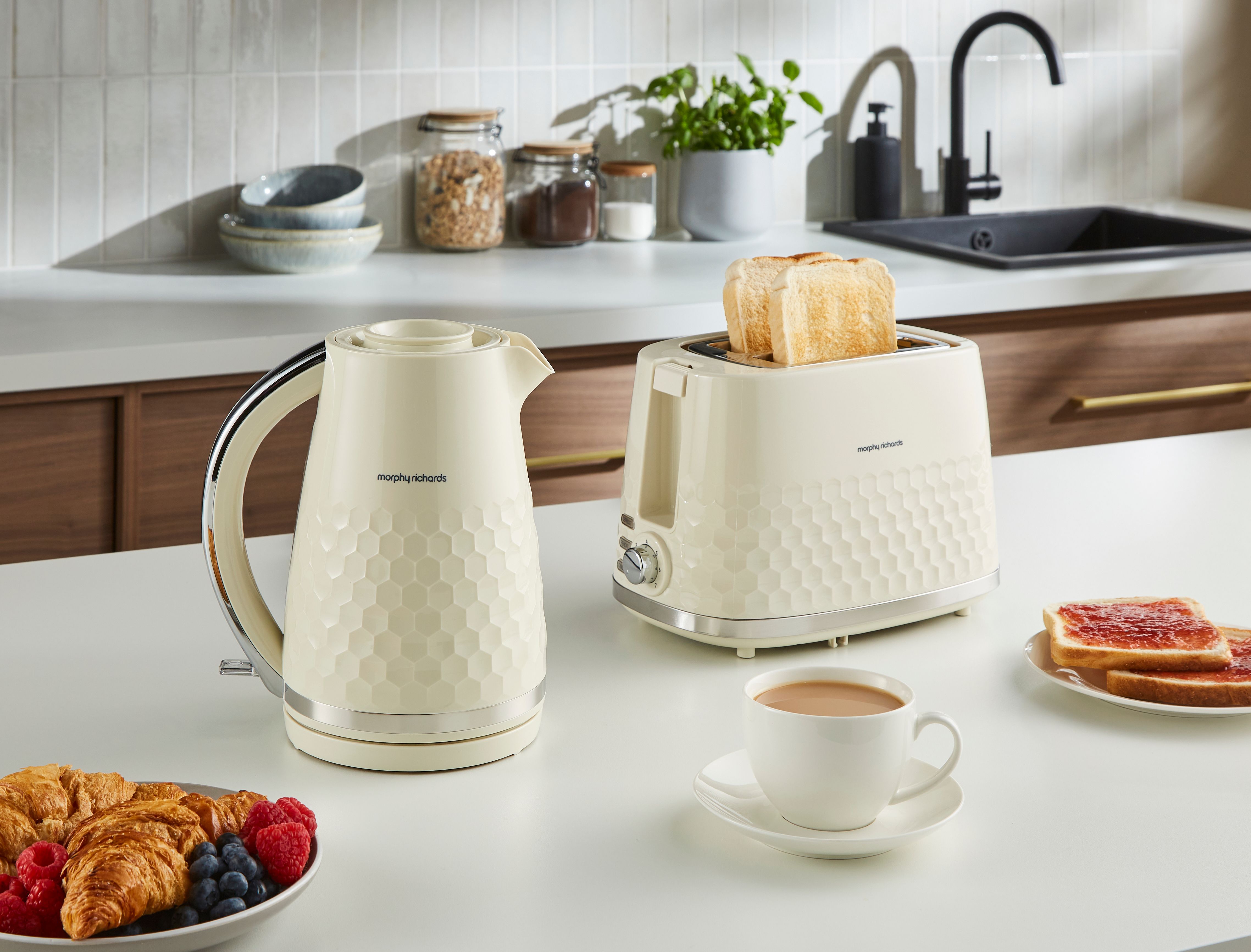 Morphy Richards Hive Kettle and Toaster Set