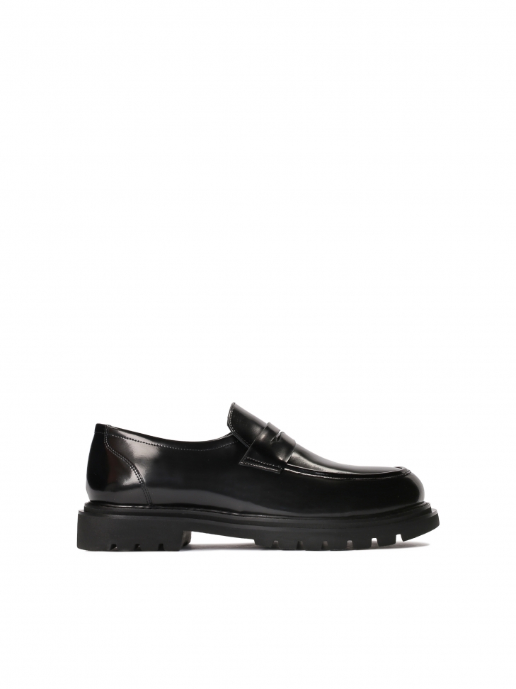 Men’s black loafers on a thick sole