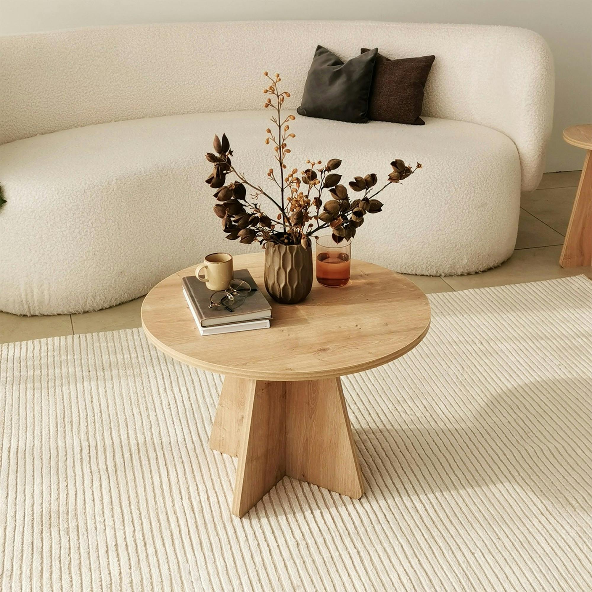 Table basse ronde effet bois clair & pieds trapèze MARFA