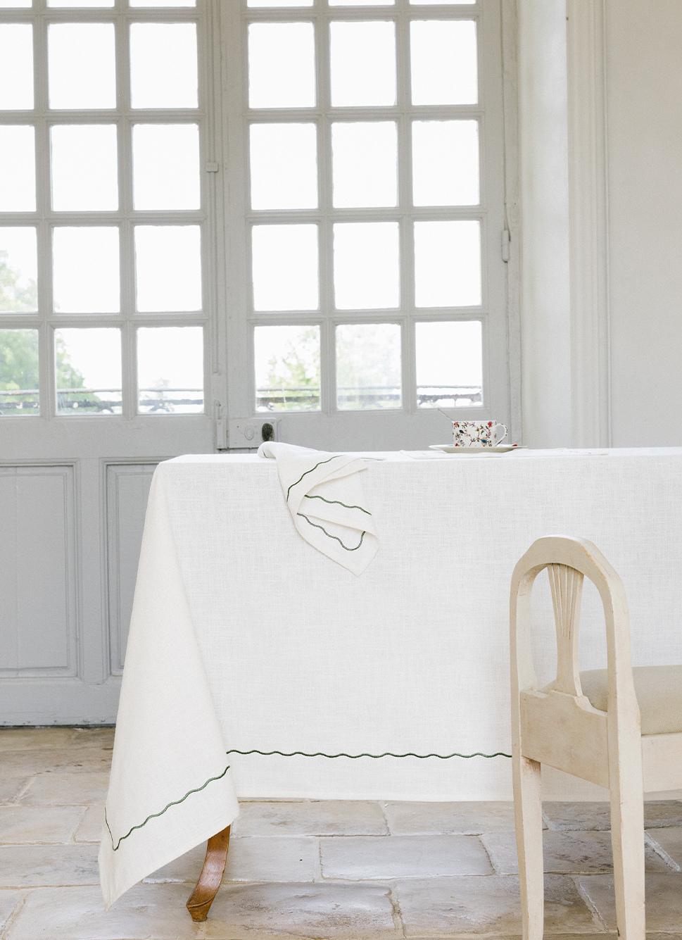 NAPPE EN COTON FLAMMÉ AVEC FINITION BOURDON BLANC CASSÉ