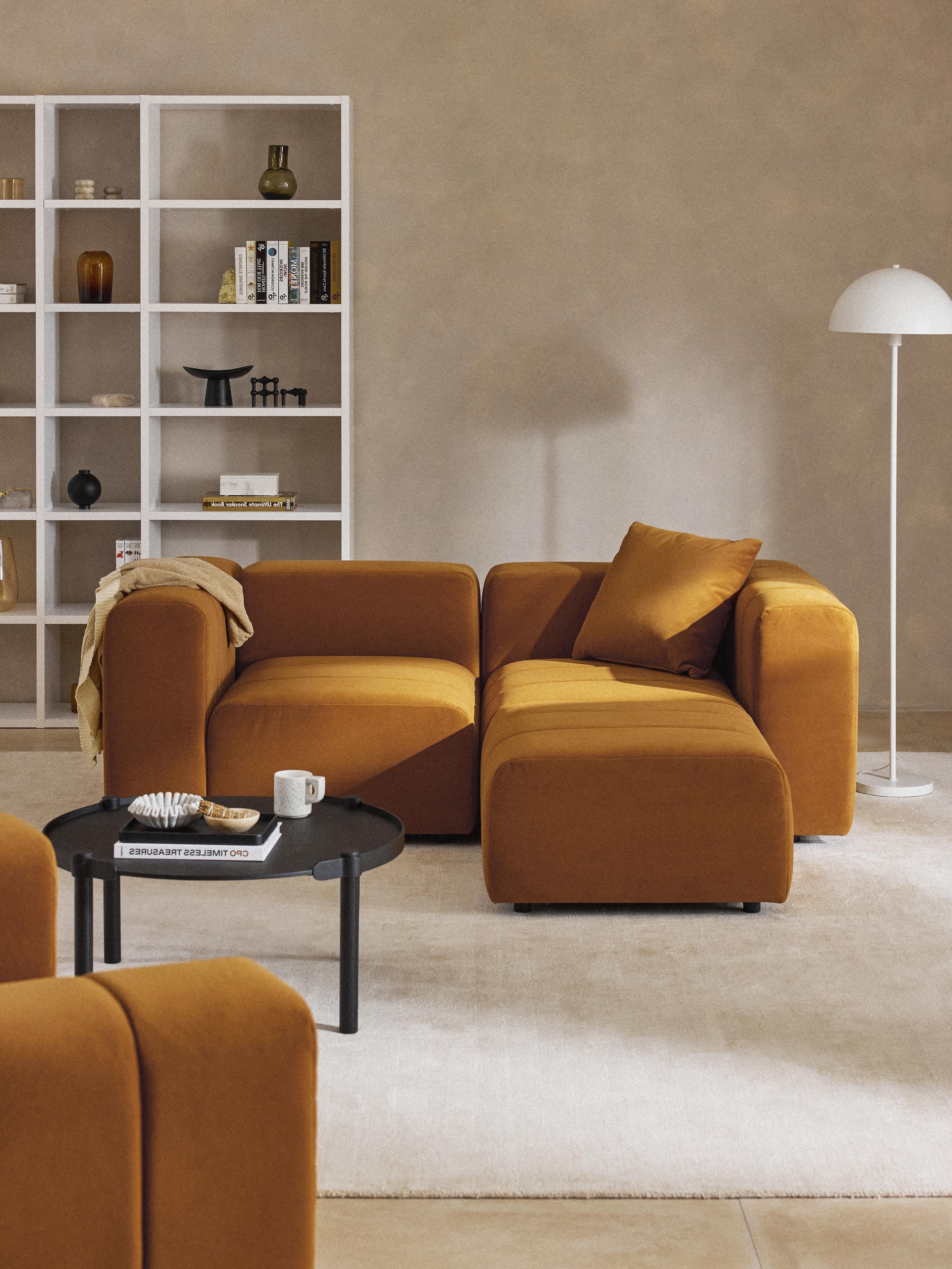 Modulares Samt-Sofa Lena (3-Sitzer) mit Hocker (links/rechts)