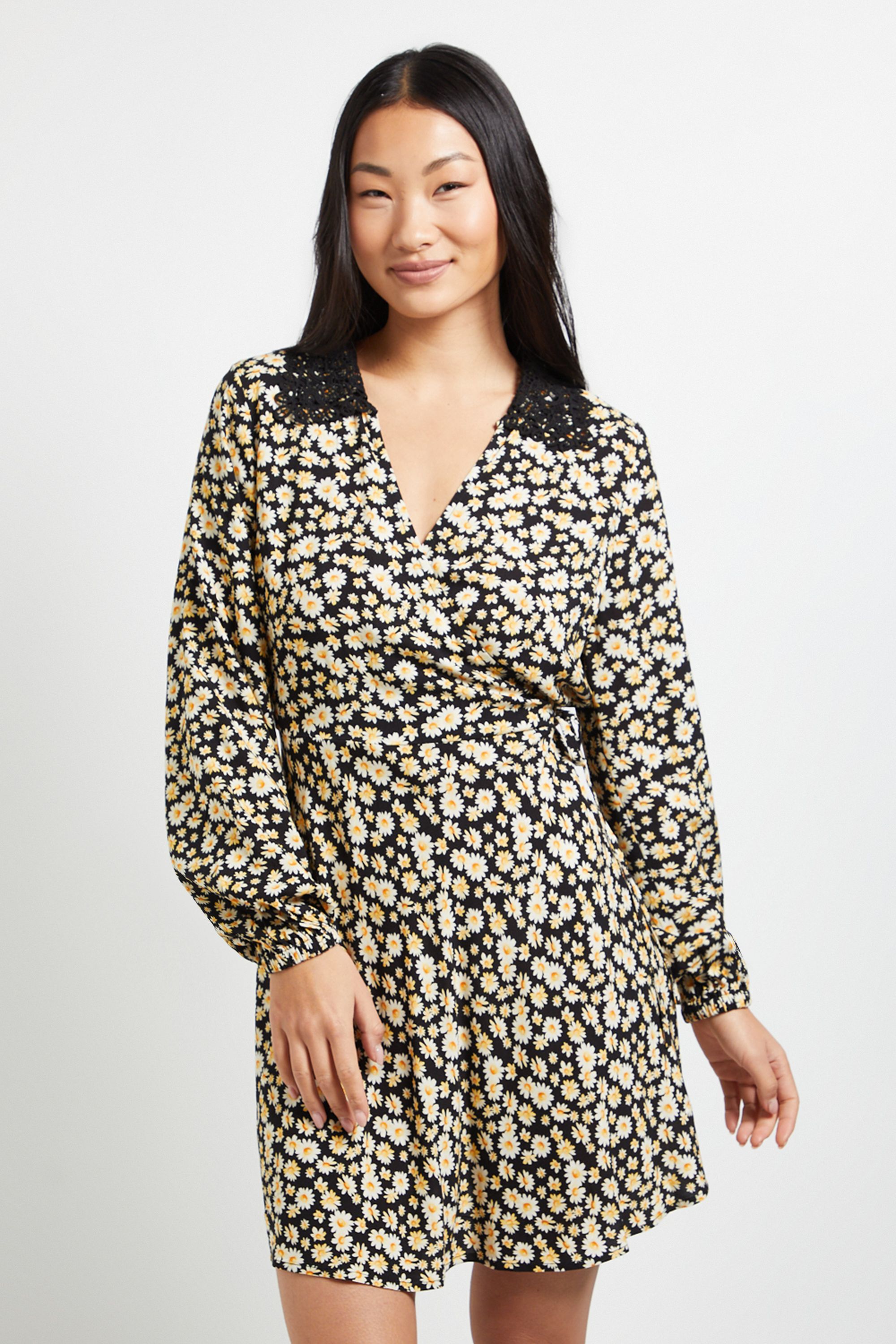 Dorothy Perkins Petite Black Daisy Lace Collar Detail Wrap Printed Mini Dress