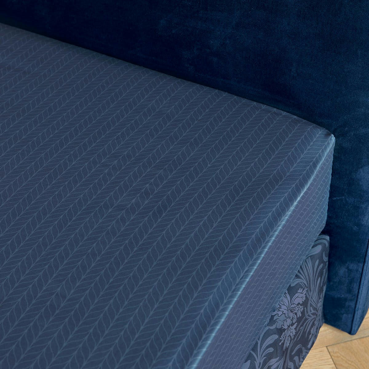 VICTORIA PARK - Drap housse satin bleu foncé 90x200 cm