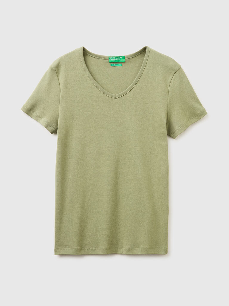 Slim fit t-shirt with V-neck