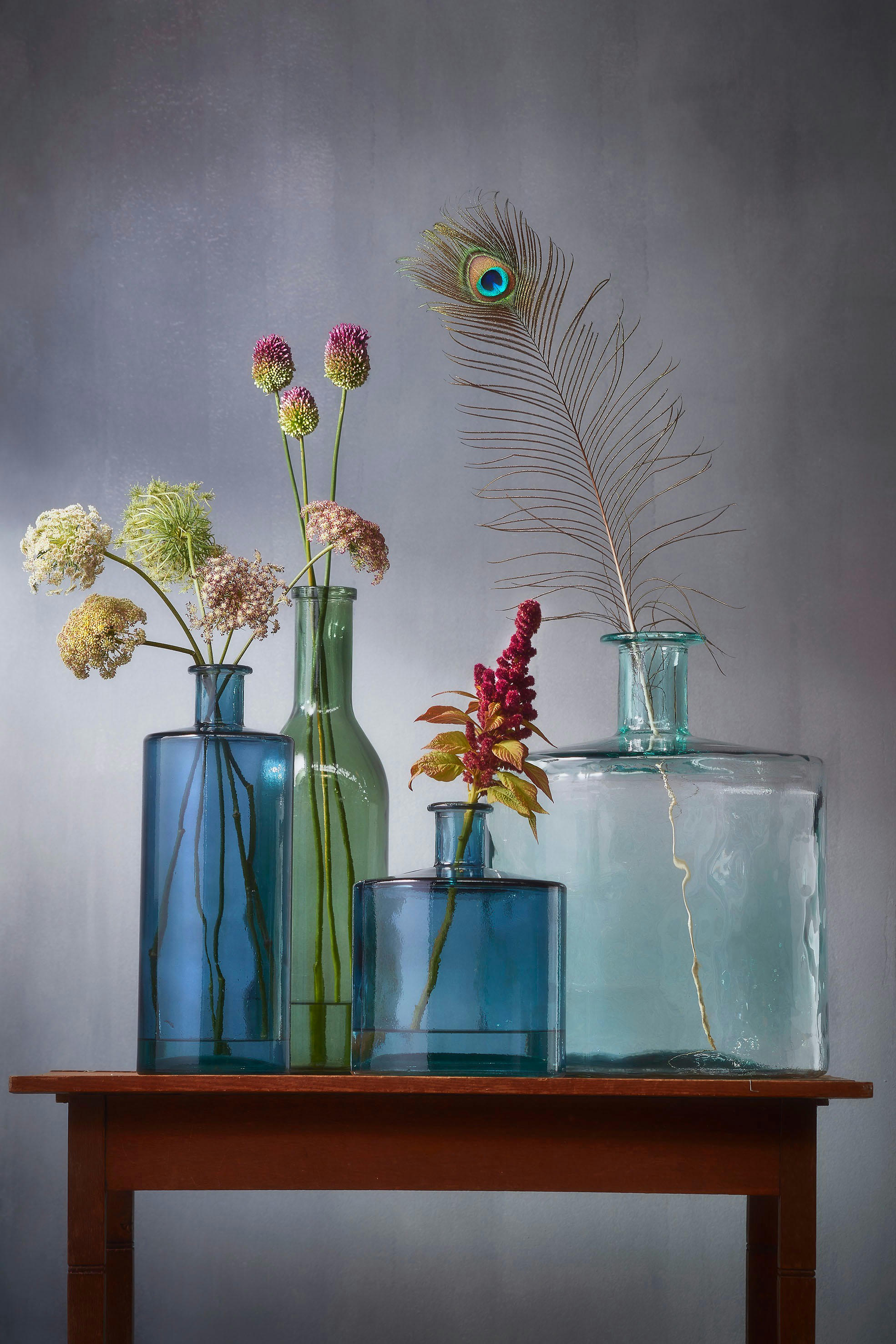 GUAN - Vase bouteille en verre recyclé bleu H75