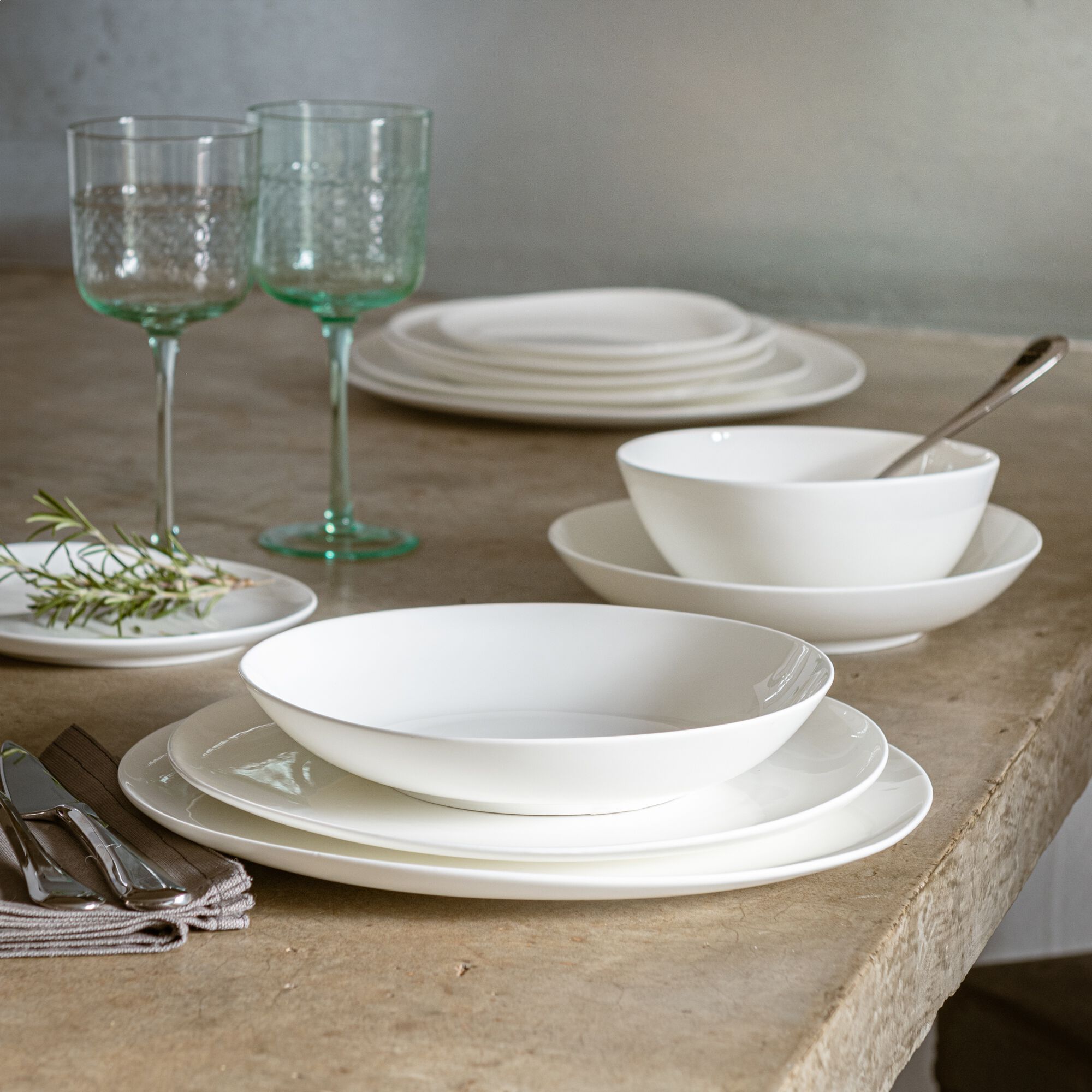 SENANQUE - Service de vaisselle en porcelaine légère - blanc