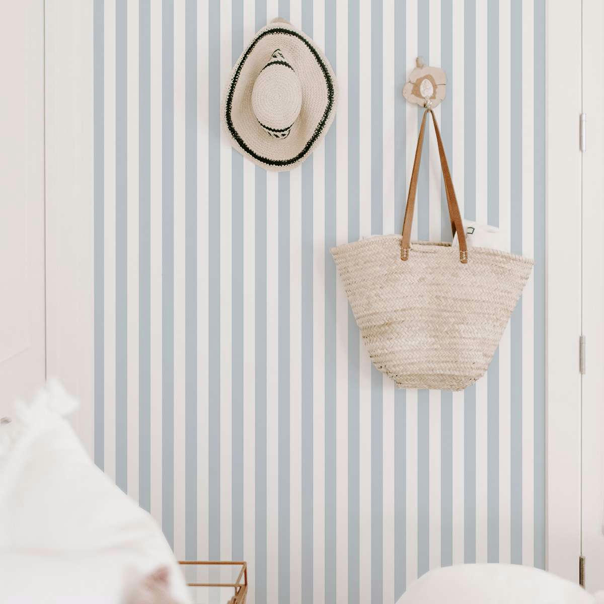 LITTLE STRIPES - Papier peint vinyle adhésif petites rayures poudre bleu 50x300 cm