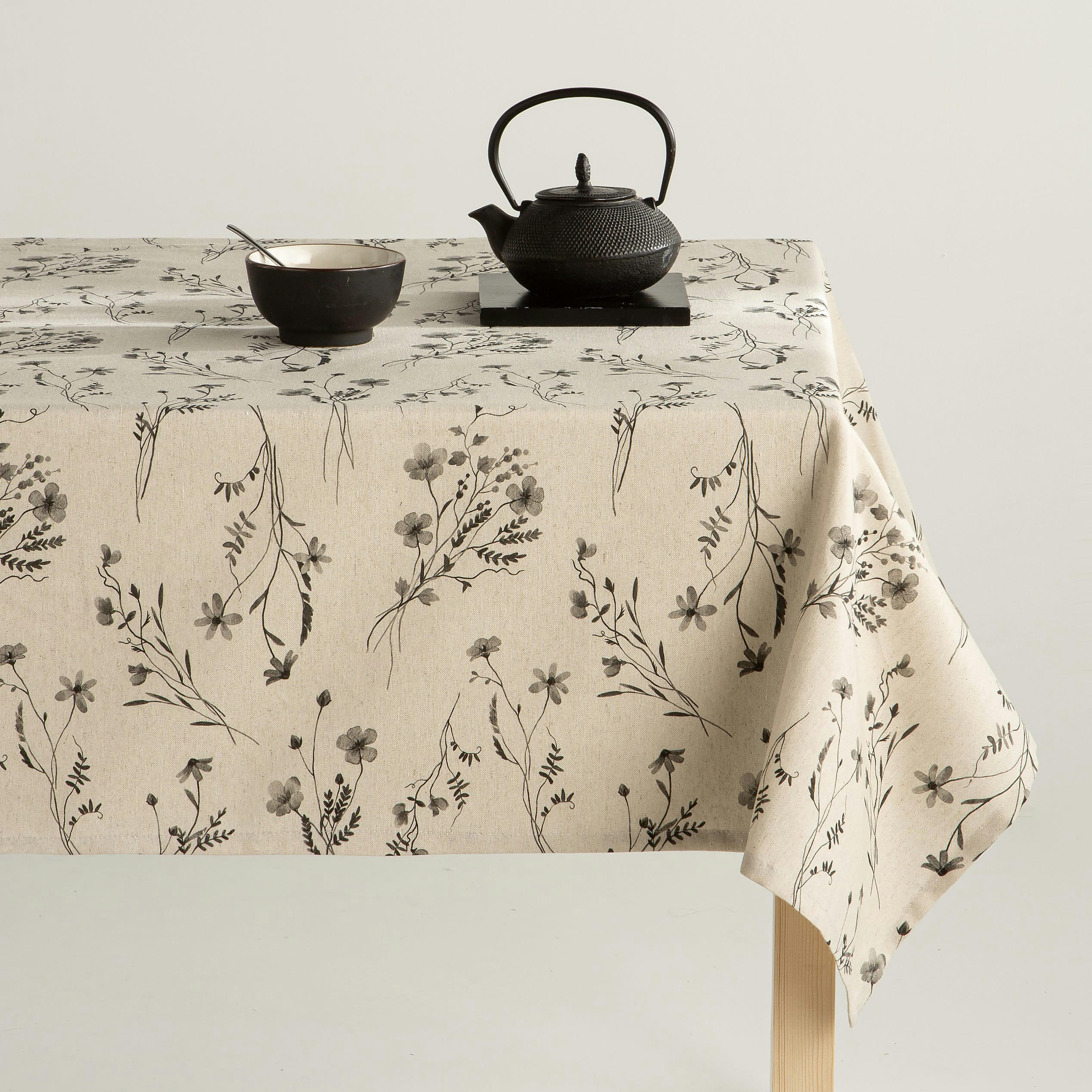 PETRA NEGRO - Nappe en lin antitâche imprimée floral noir 140x240 cm