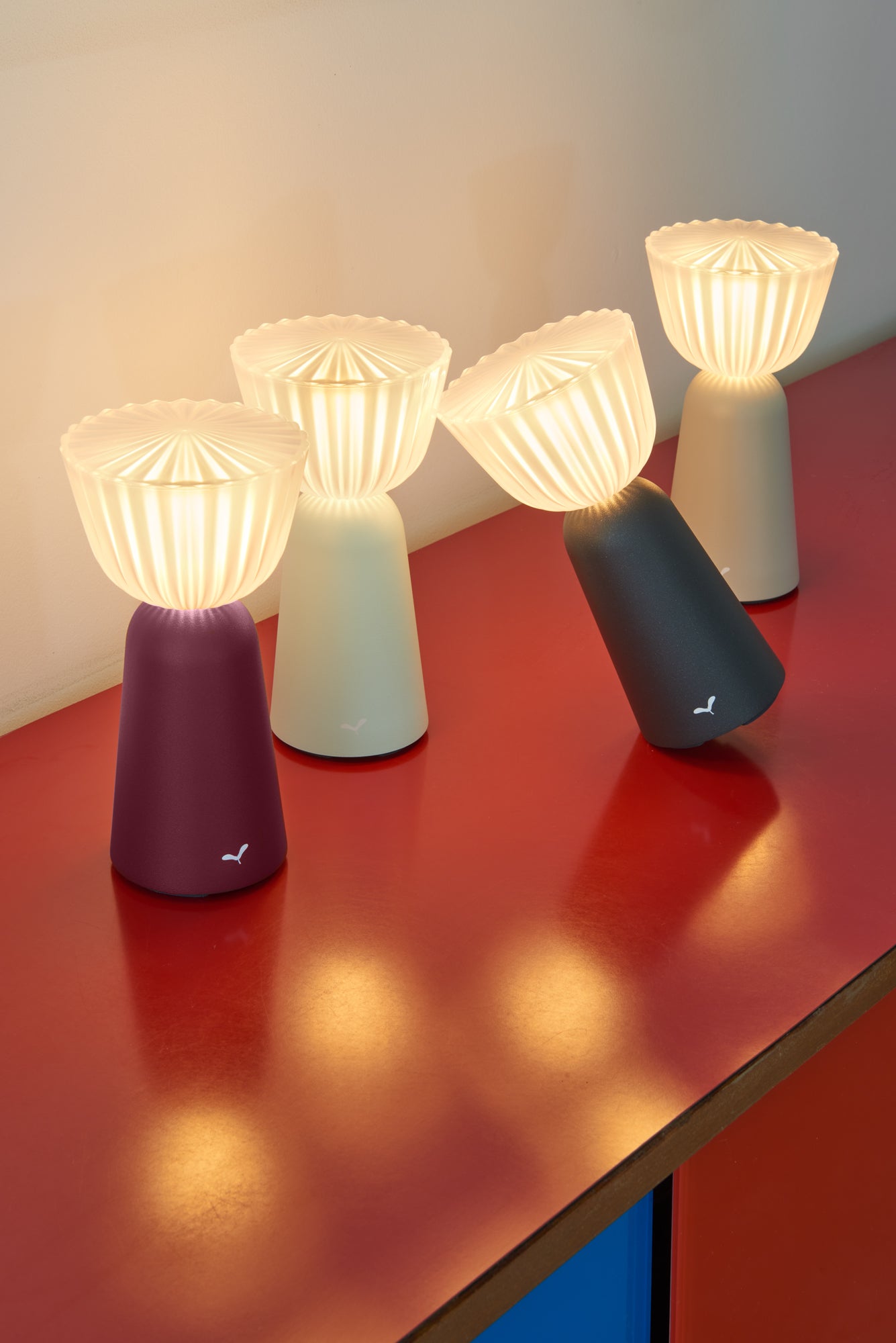 Fermob - Swiing - draadloze tafellamp - outdoor - H 20 cm - Cerise noi