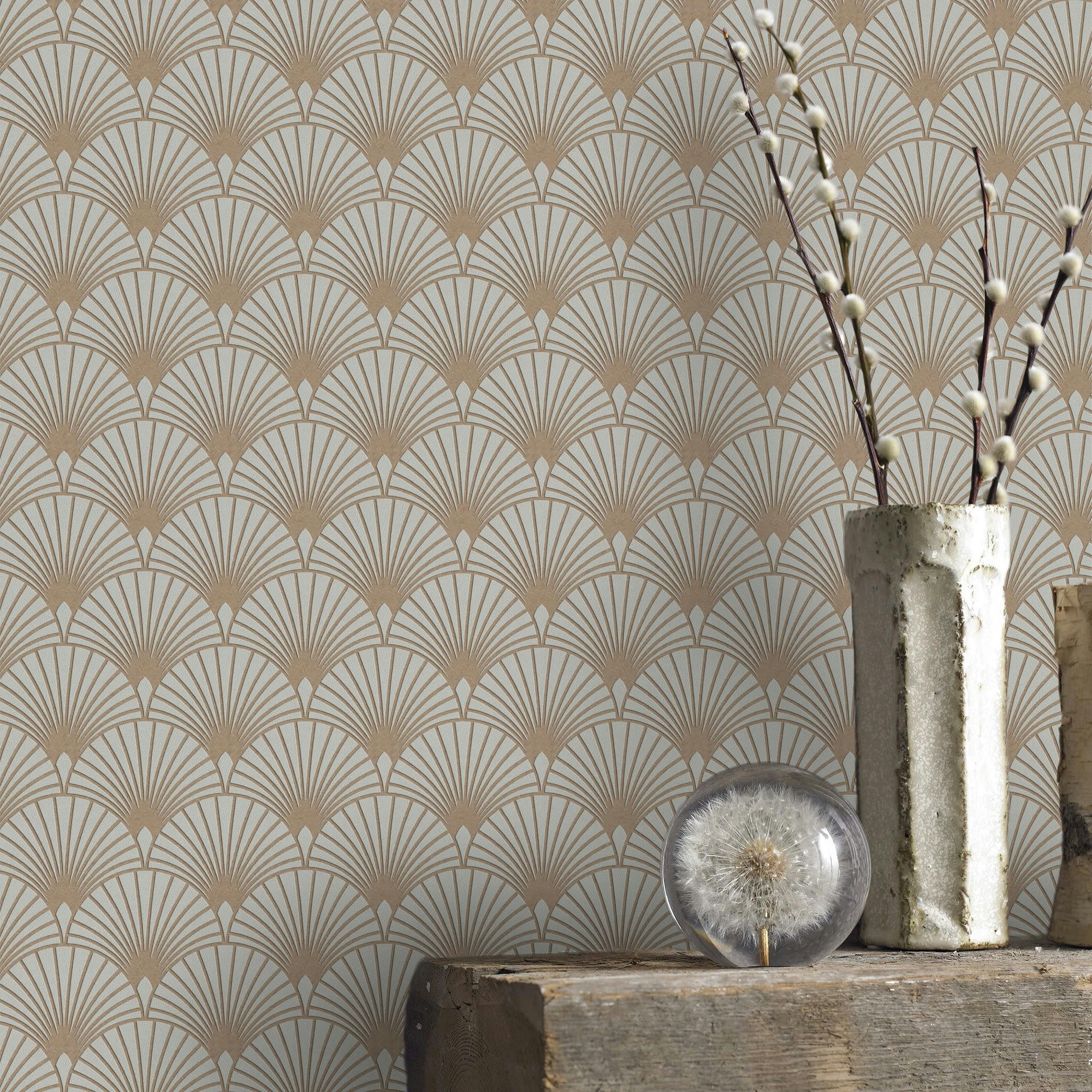 - Papier peint intissé Gatsby art déco écailles beige or 1005x52cm