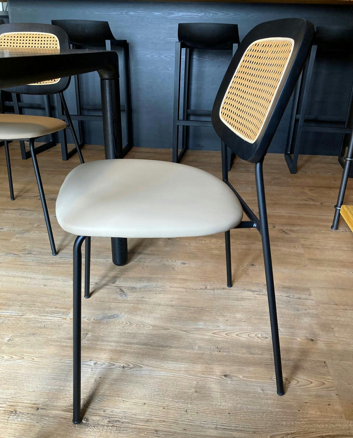 MEMPHIS - Lot de 2 chaises de repas simili cuir beige