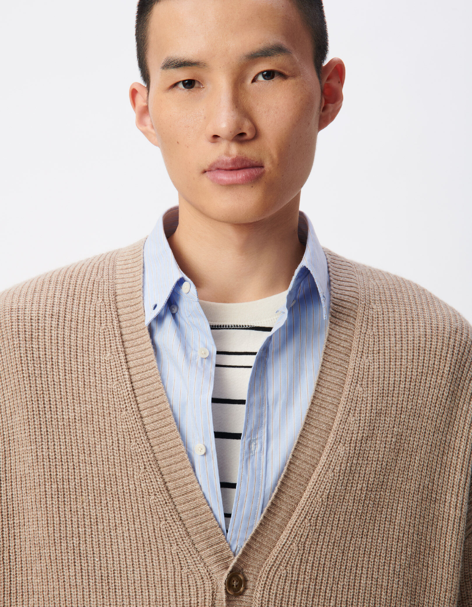 Cardigan beige tricot boutonné encolure V Homme