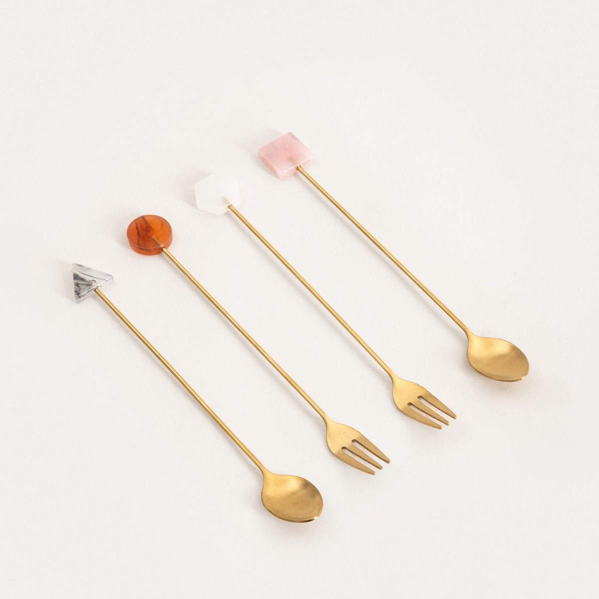 Zestaw sztućców deserowych DORELLE złotych z ozdobnymi elementami 4 szt.