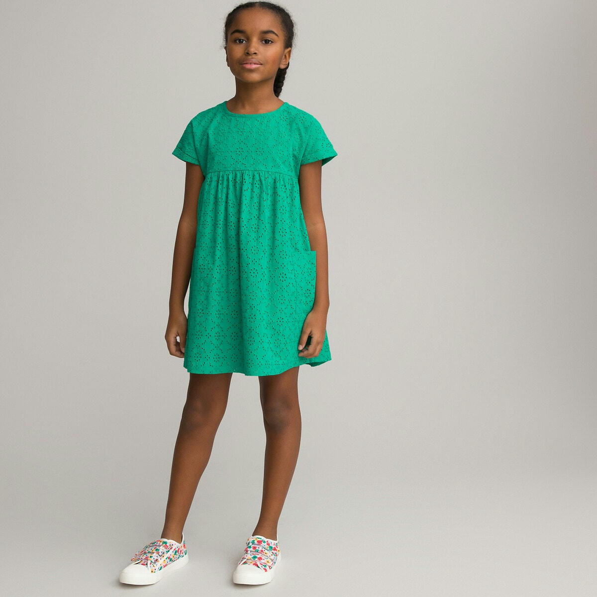 Robe manches courtes en broderie anglaise