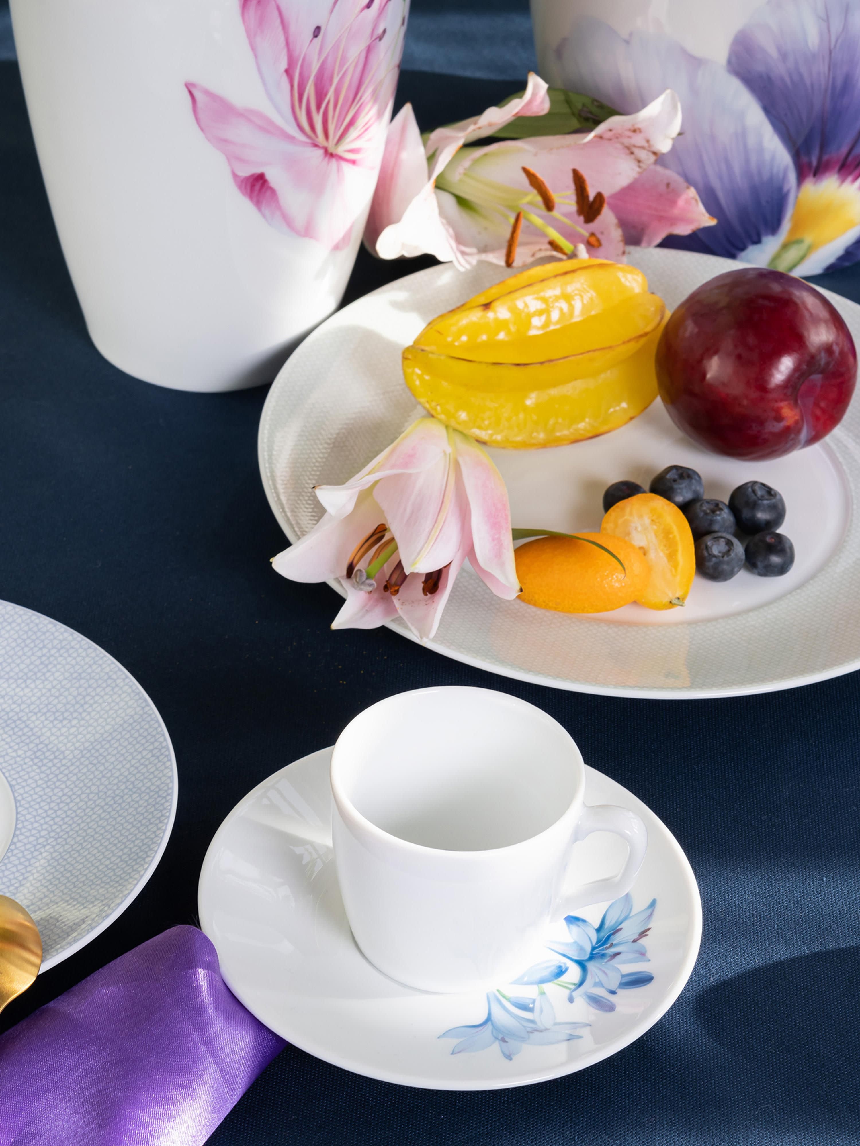 Handgefertigte Porzellan-Espressotassen Cosmopolitan mit Untertassen, 2er-Set