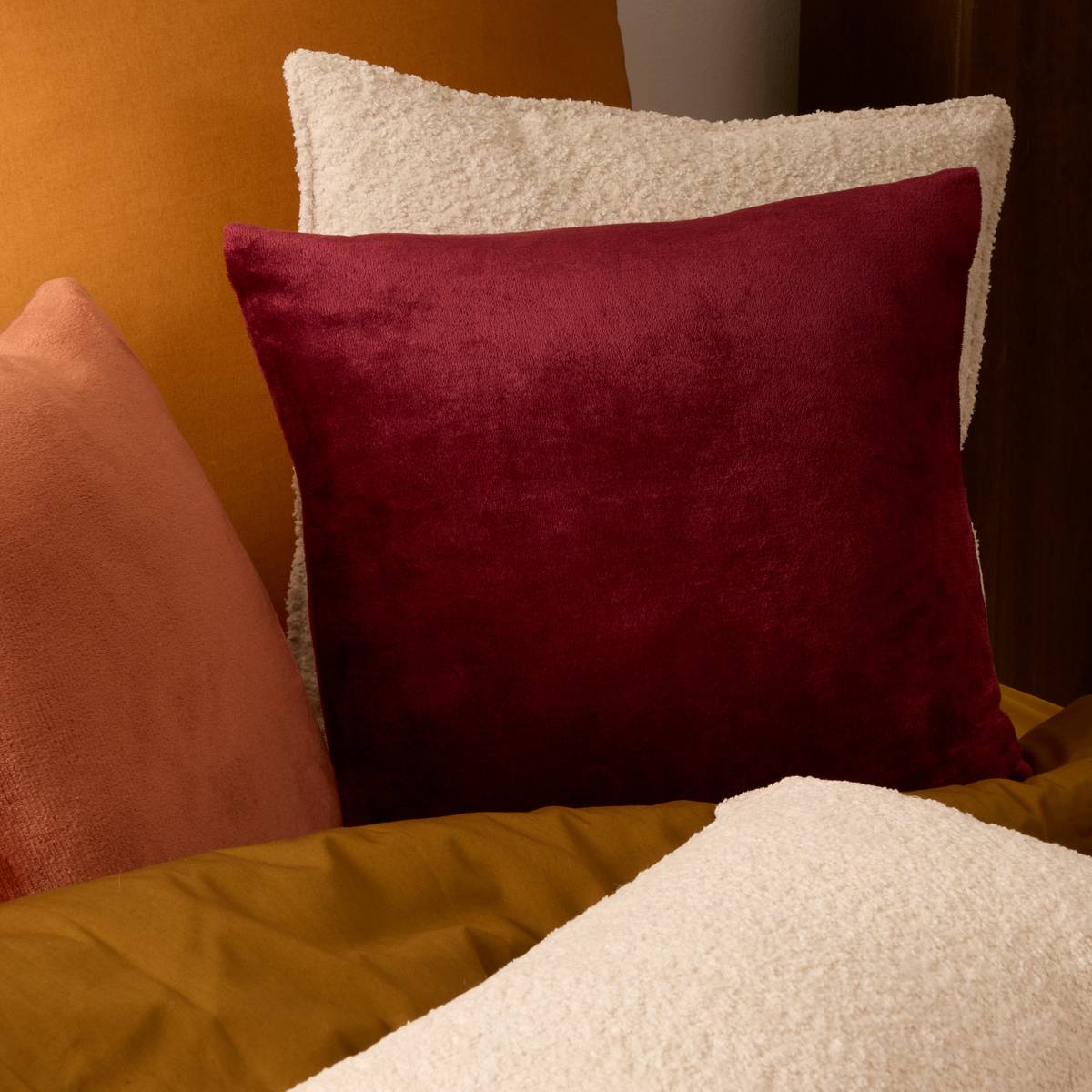Cushion "Ollis" Garnet Red, 38x38 cm