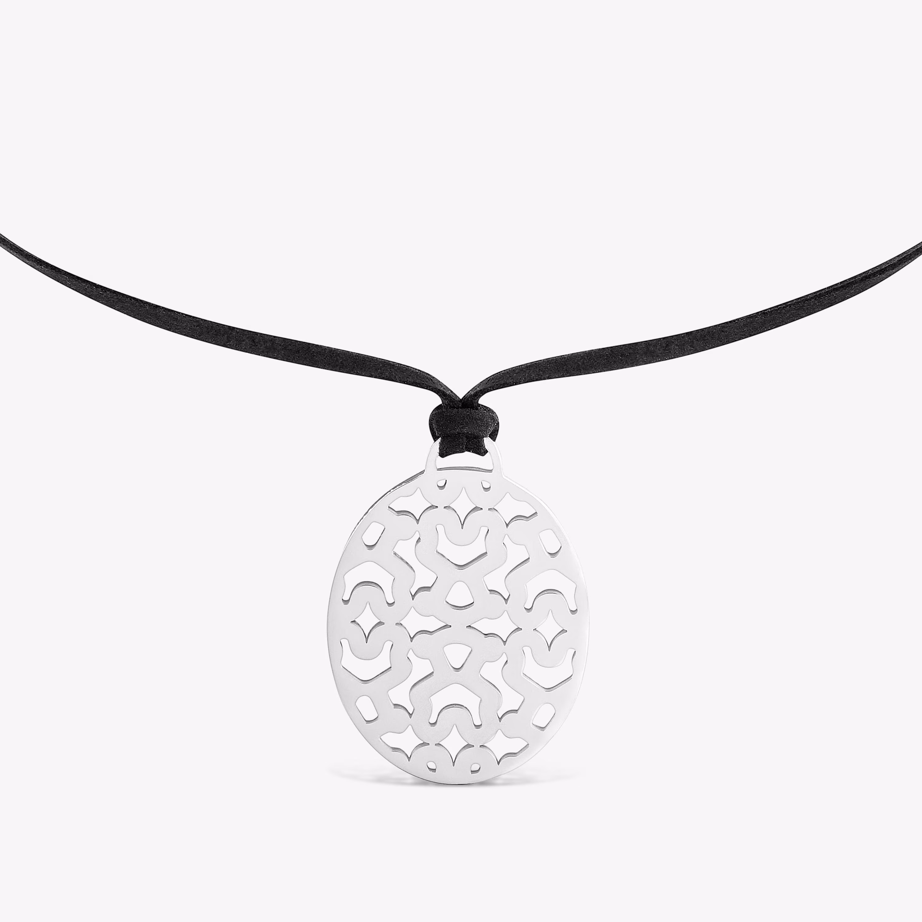 Collar largo de acero 40 mm y cordón negro Kaos