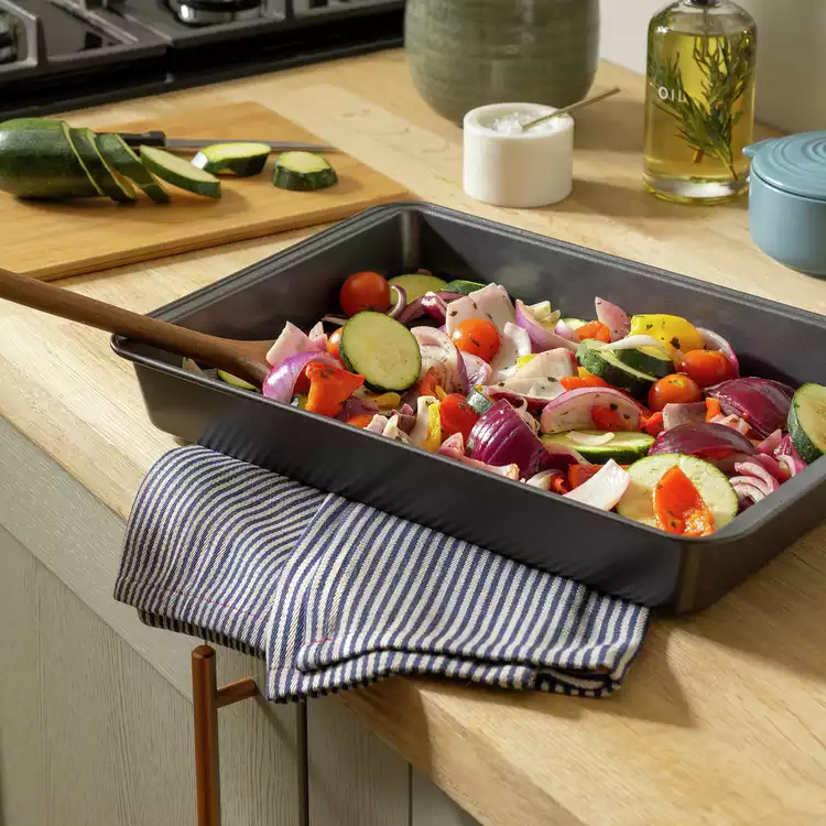 Habitat 34cm Medium Carbon Steel Roaster