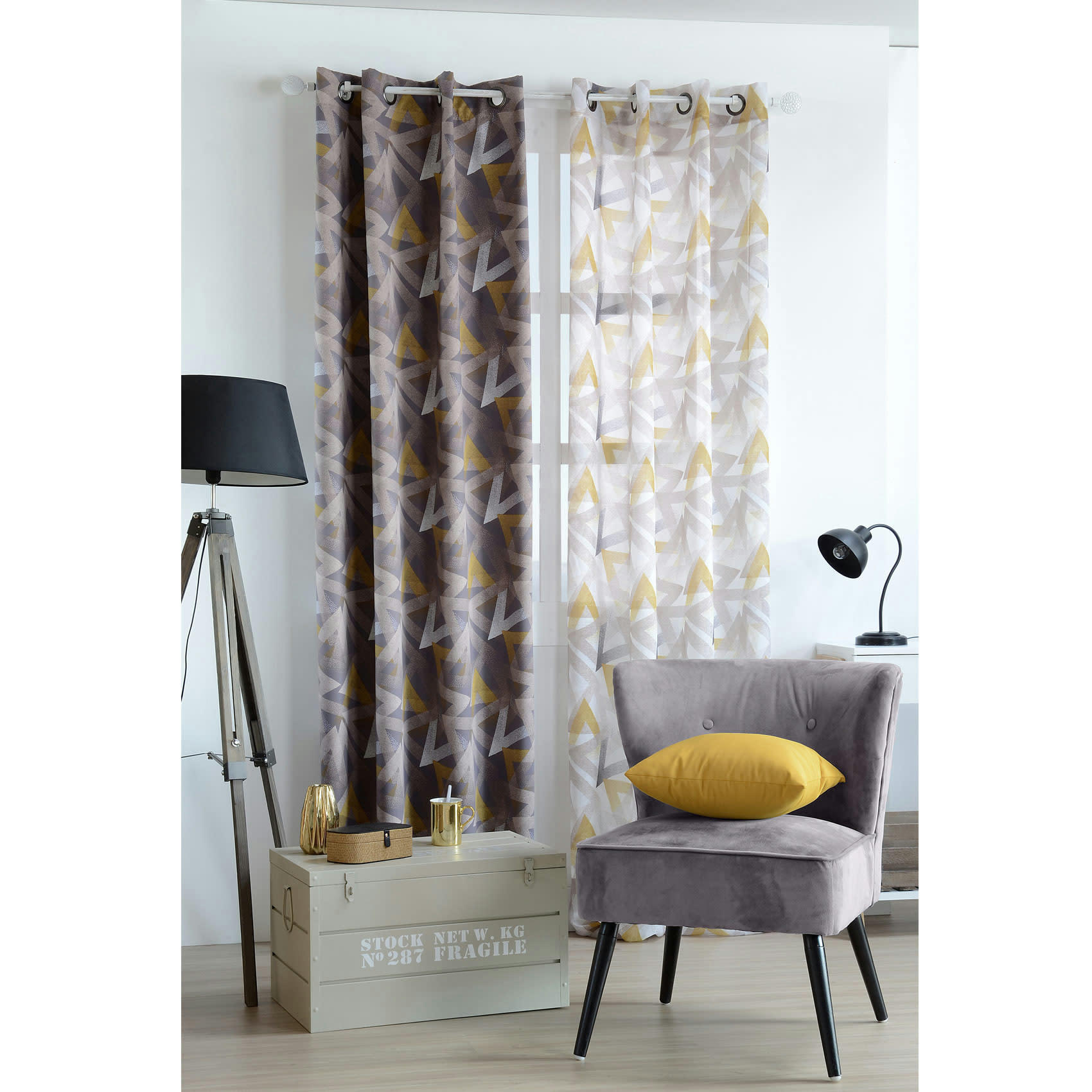 - Rideau occultant à impressions graphiques polyester taupe 135x260 cm