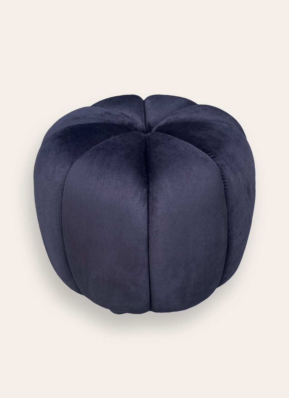 POUF EN VELOURS - DÉCOUPE TRAVAILLÉE NOIR
