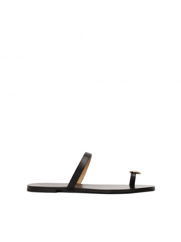 Minimalist black slides on a flat sole