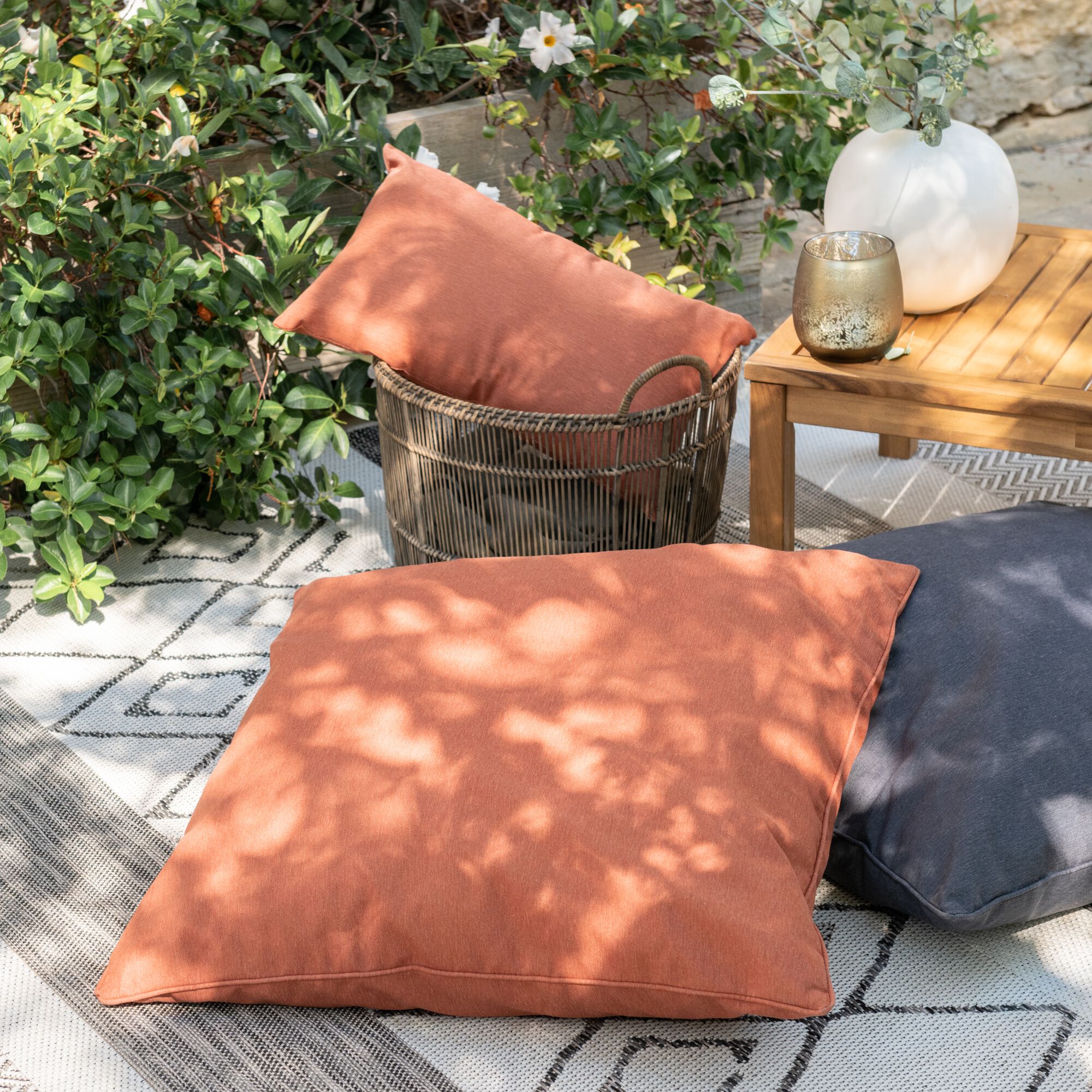 TRAYAS - Coussin d'extérieur et intérieur déperlant - marron rustrel 70x70cm