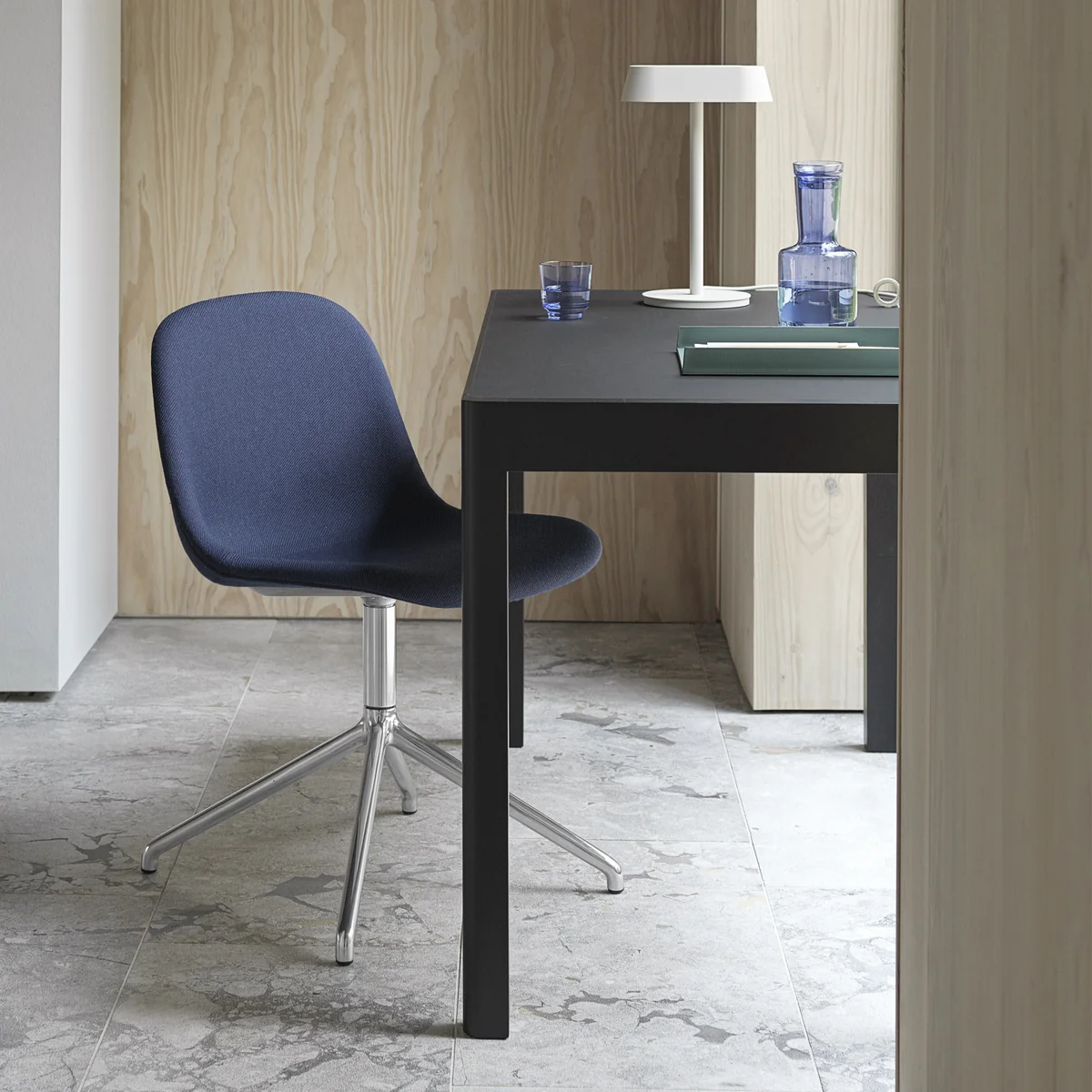 Muuto - Workshop Schreibtisch 130 x 56 cm, Eiche / warmes grau