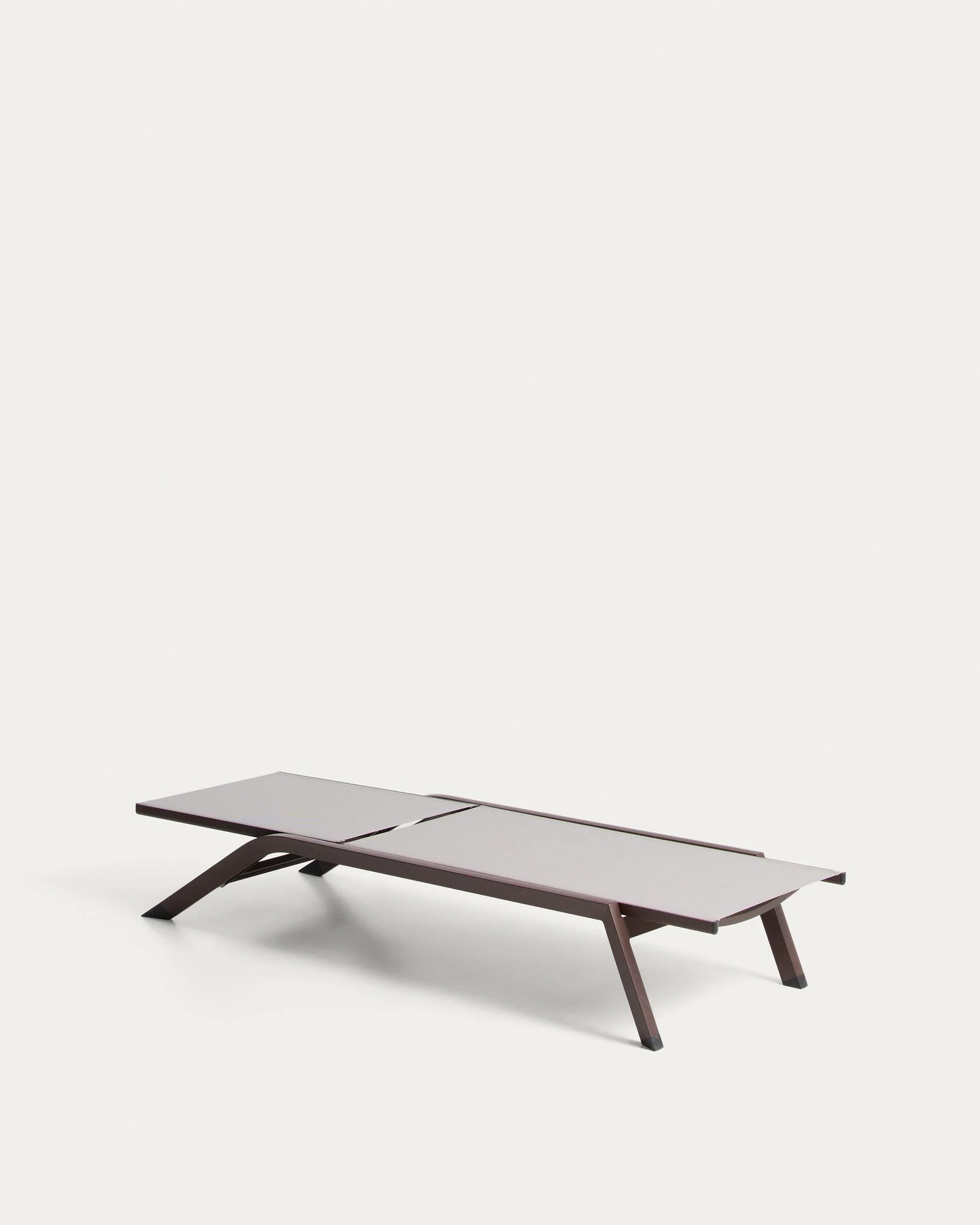 Stackable Capraia sun lounger in brown aluminium with light brown texteline