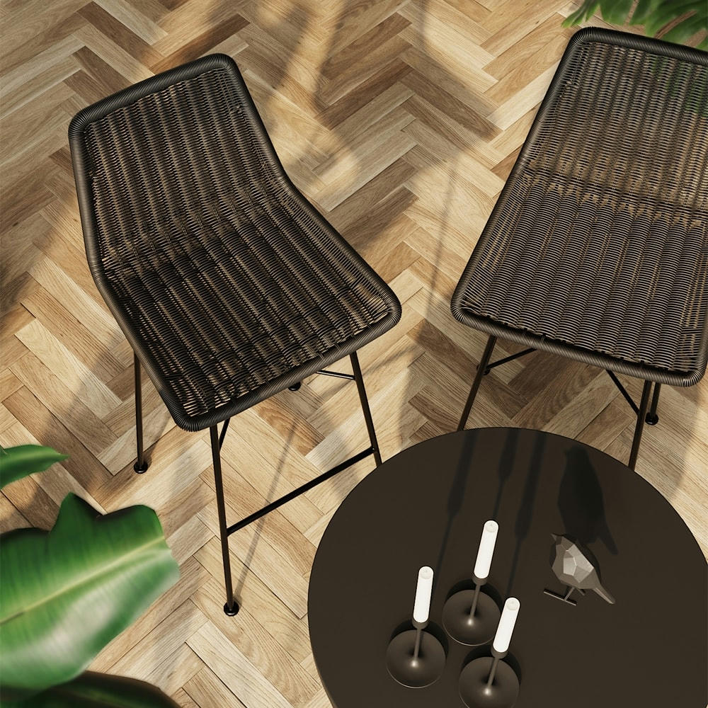 MANDYA - Chaise de bar mi-hauteur 63 cm en résine tressée noire (x2)
