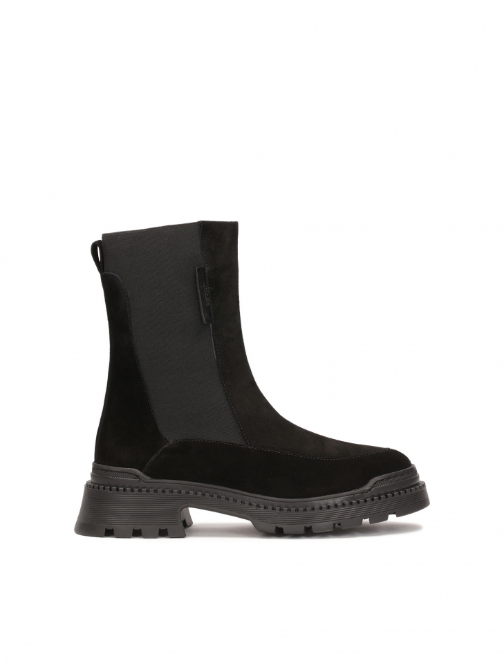 Black boots with high elastic upper