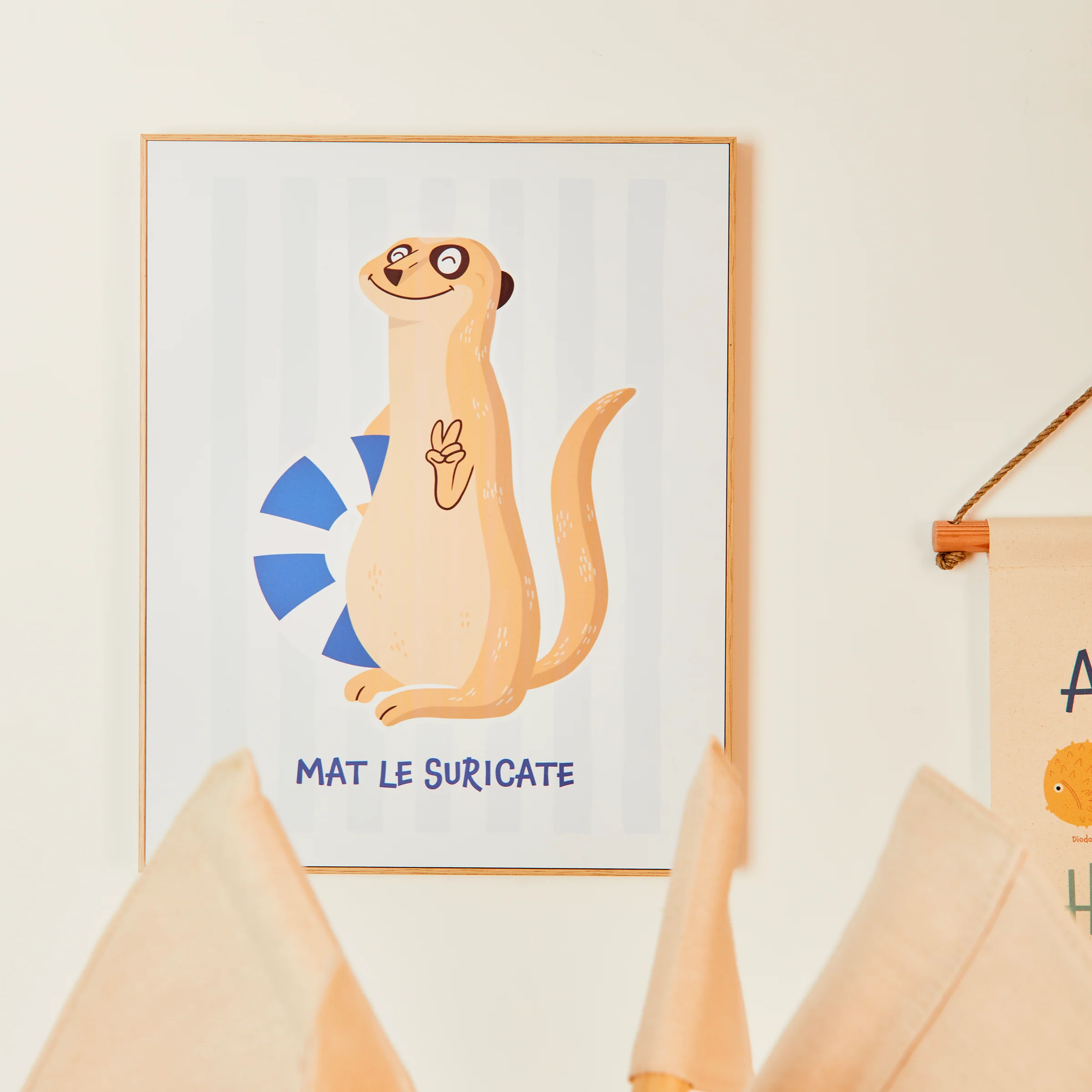 4MURS Tableau MAT LE SURICATE coloris jaune/bleu