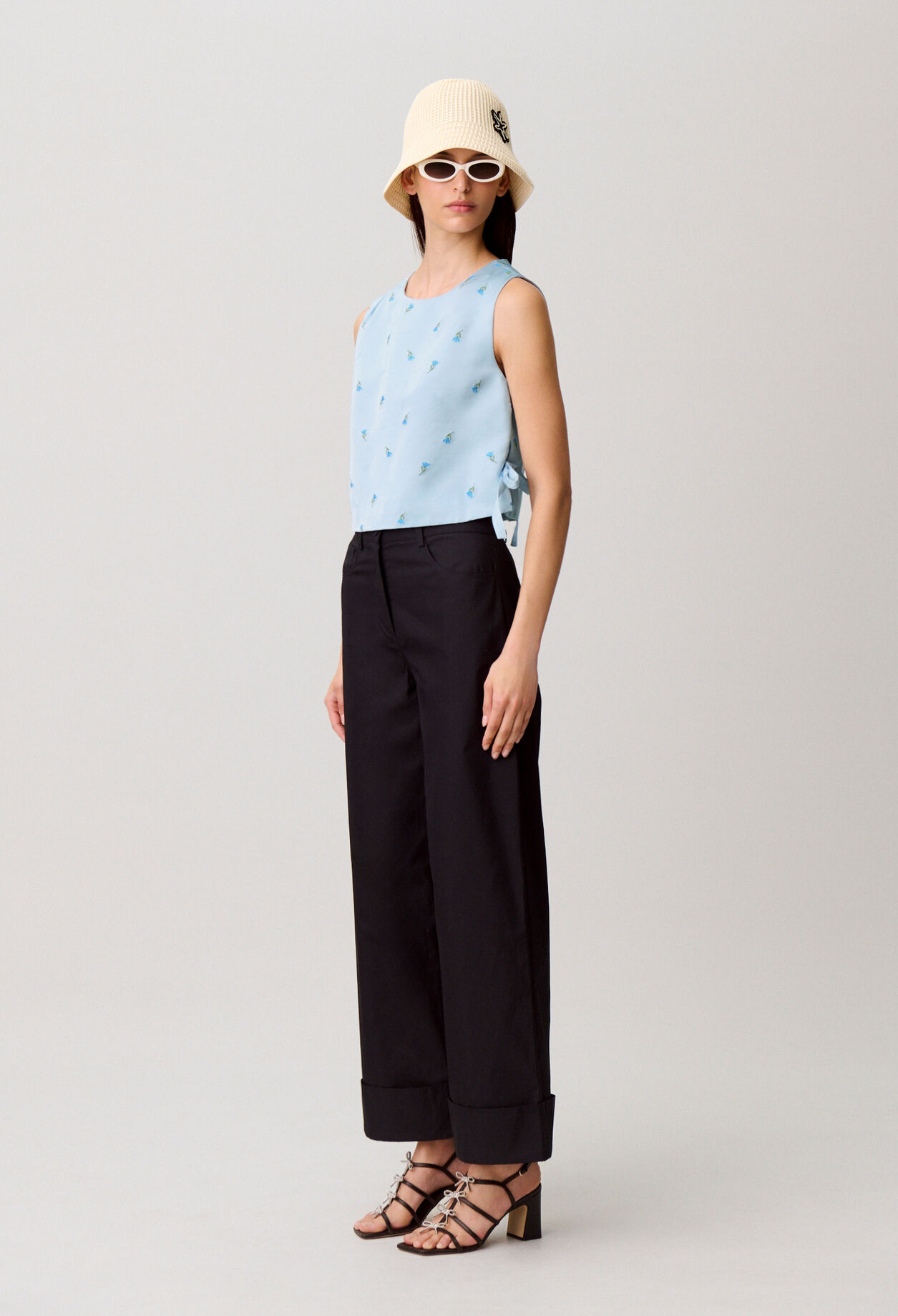 Top satin brodé