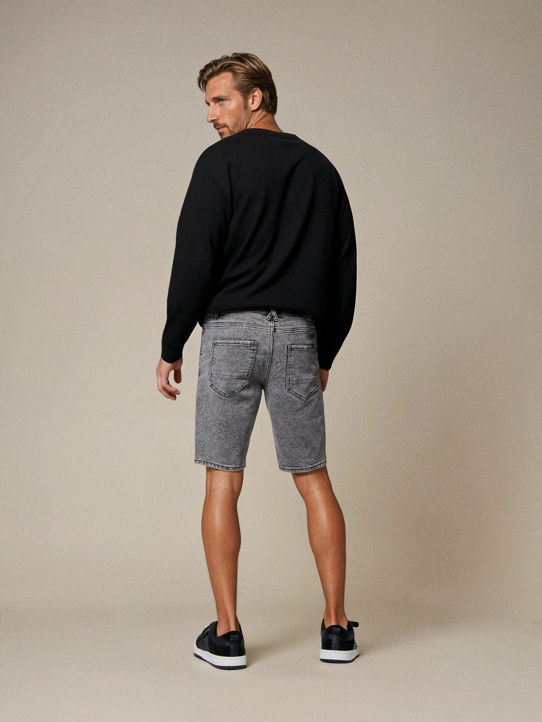 Jeansowe szorty slim fit z kieszeniami