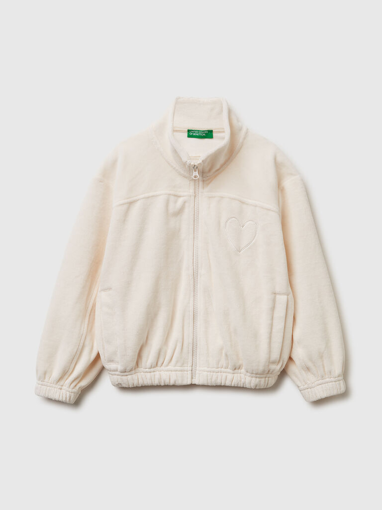 Sweatshirt with heart embroidery