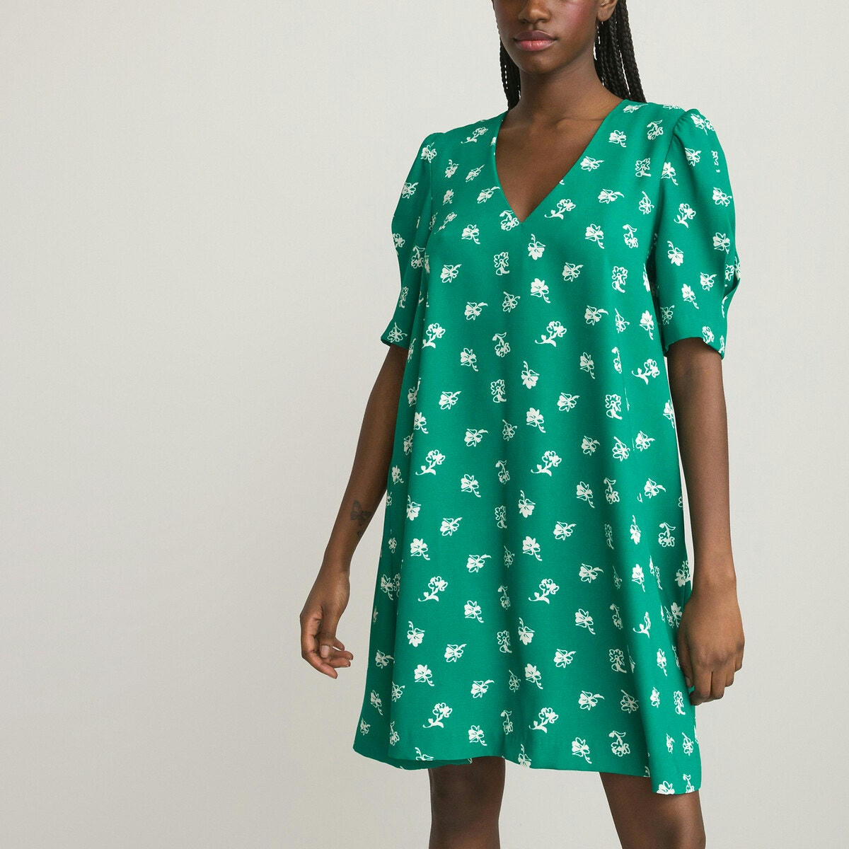 Robe évasée, encolure V, manches courtes, imprimé