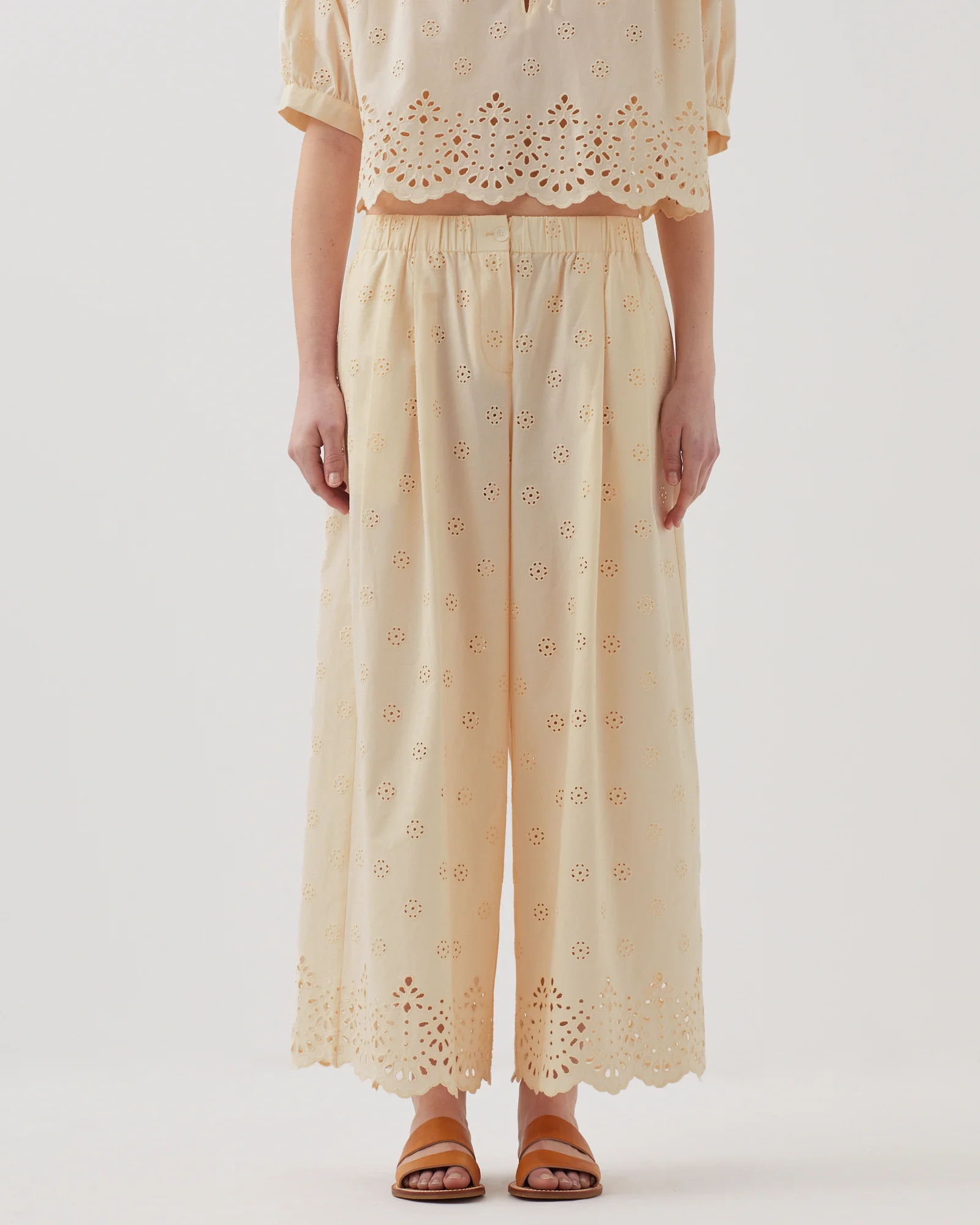 Pantalon ample broderie anglaise en coton