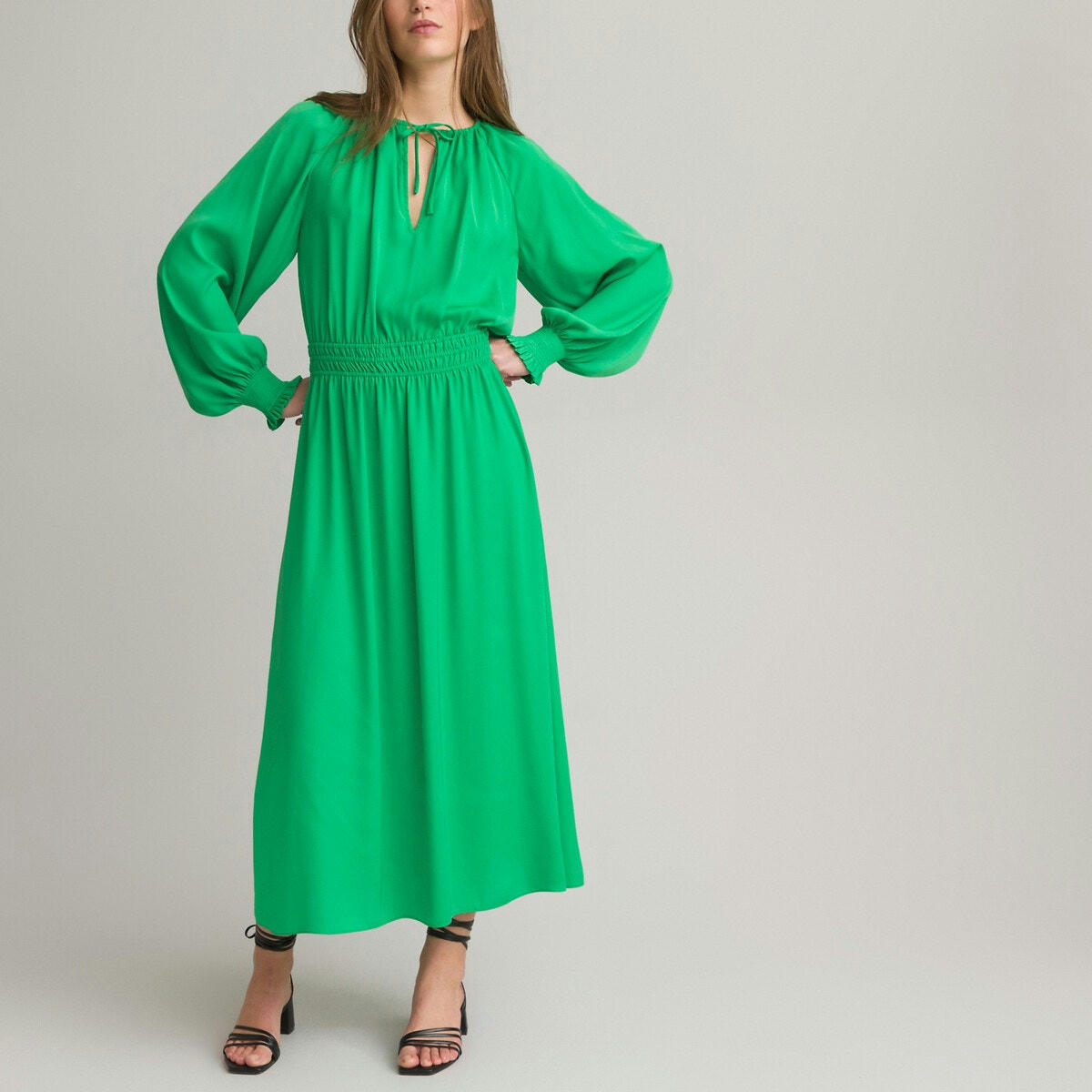 Robe maxi longue, détails smocks