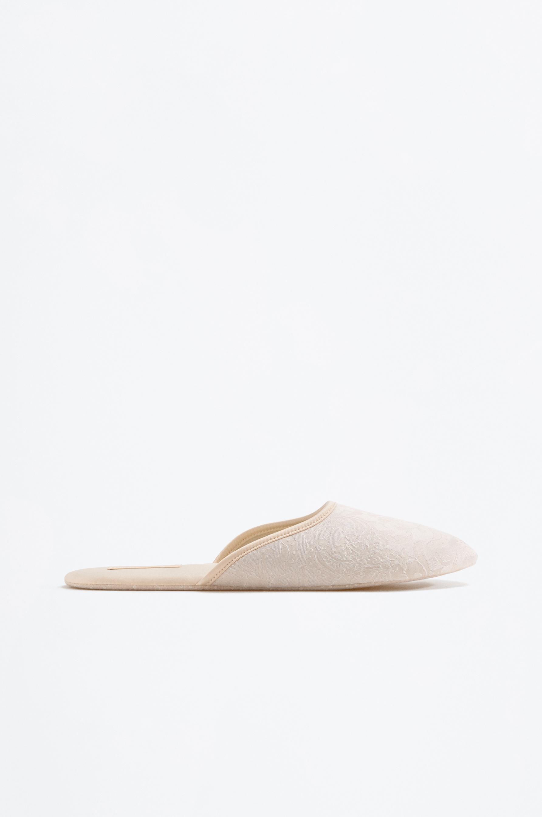 ZAPATILLA DE CASA