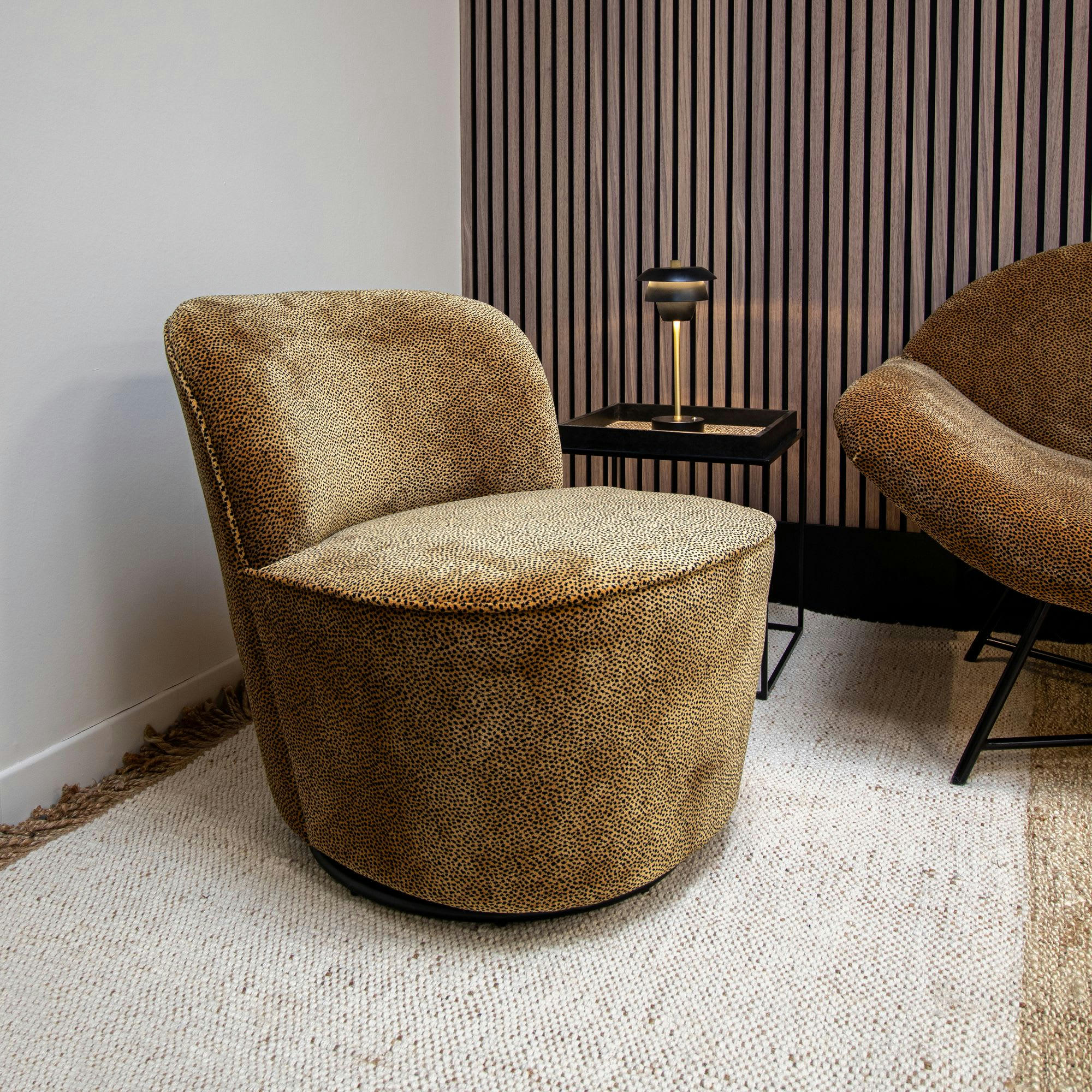COSY - Fauteuil pivotant en velours lisse léopard