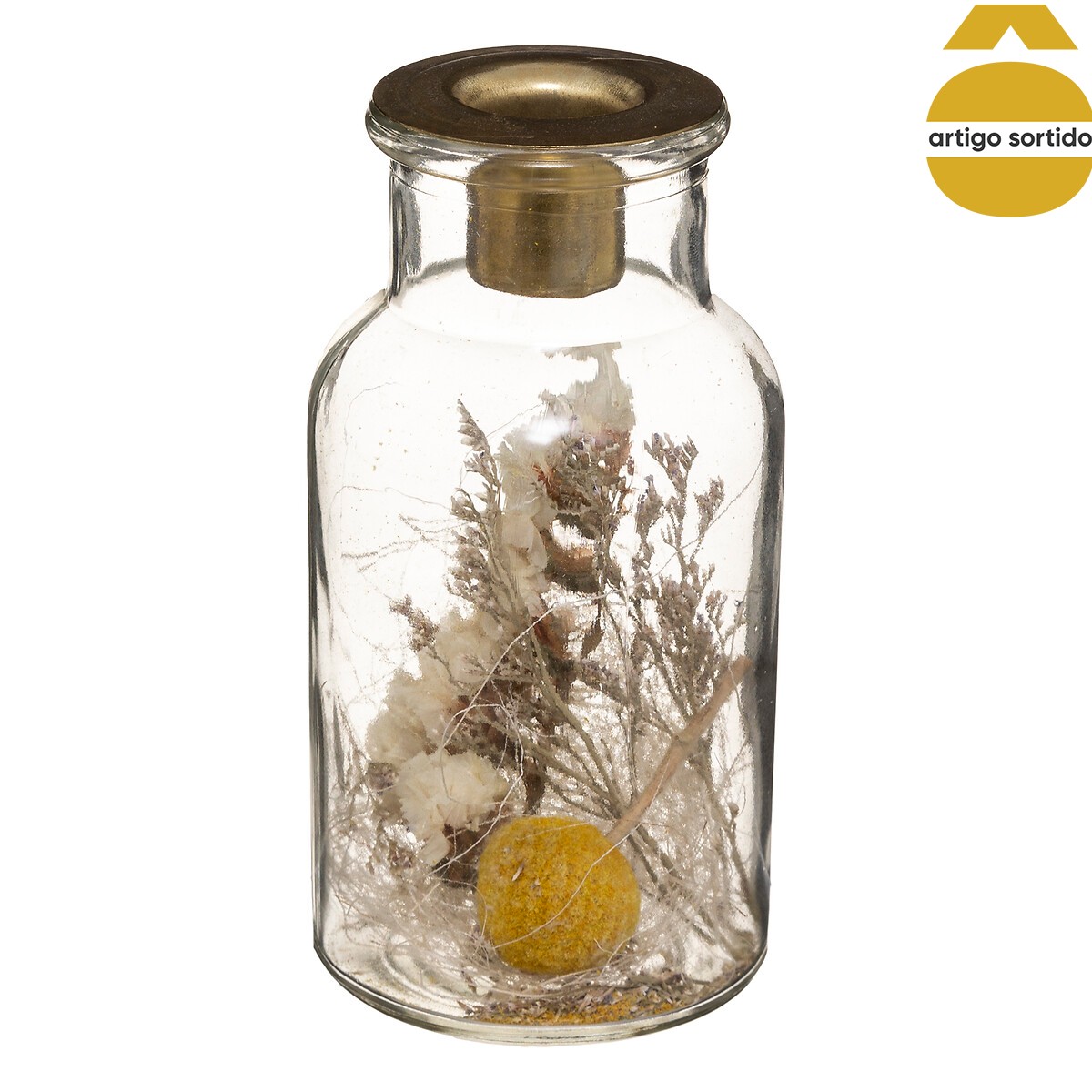 Candelabro de vidro com flores secas