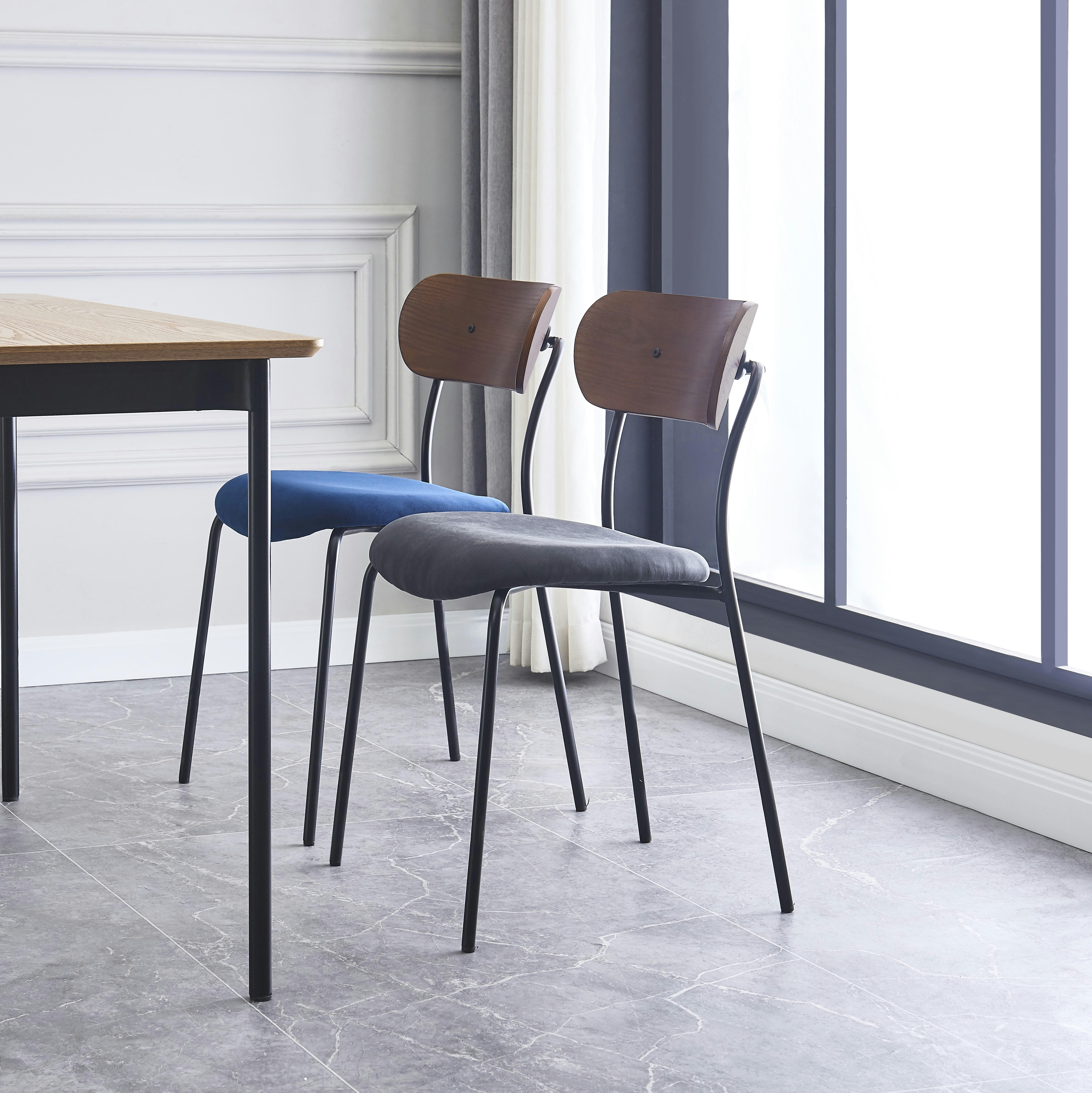 - Lot de 2 chaises industrielles en métal et simili noir