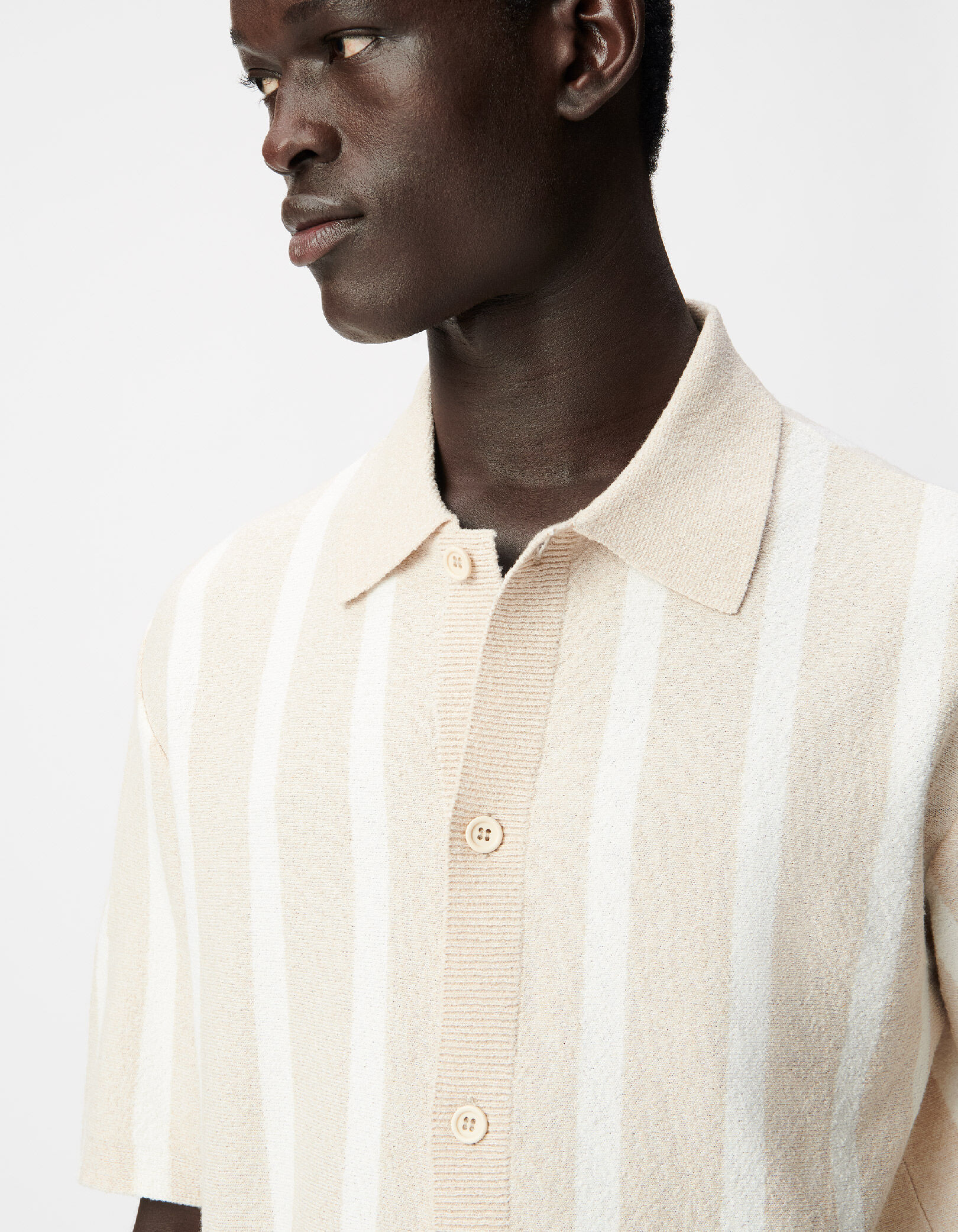 Chemise manches courtes beige tricot larges rayures Homme