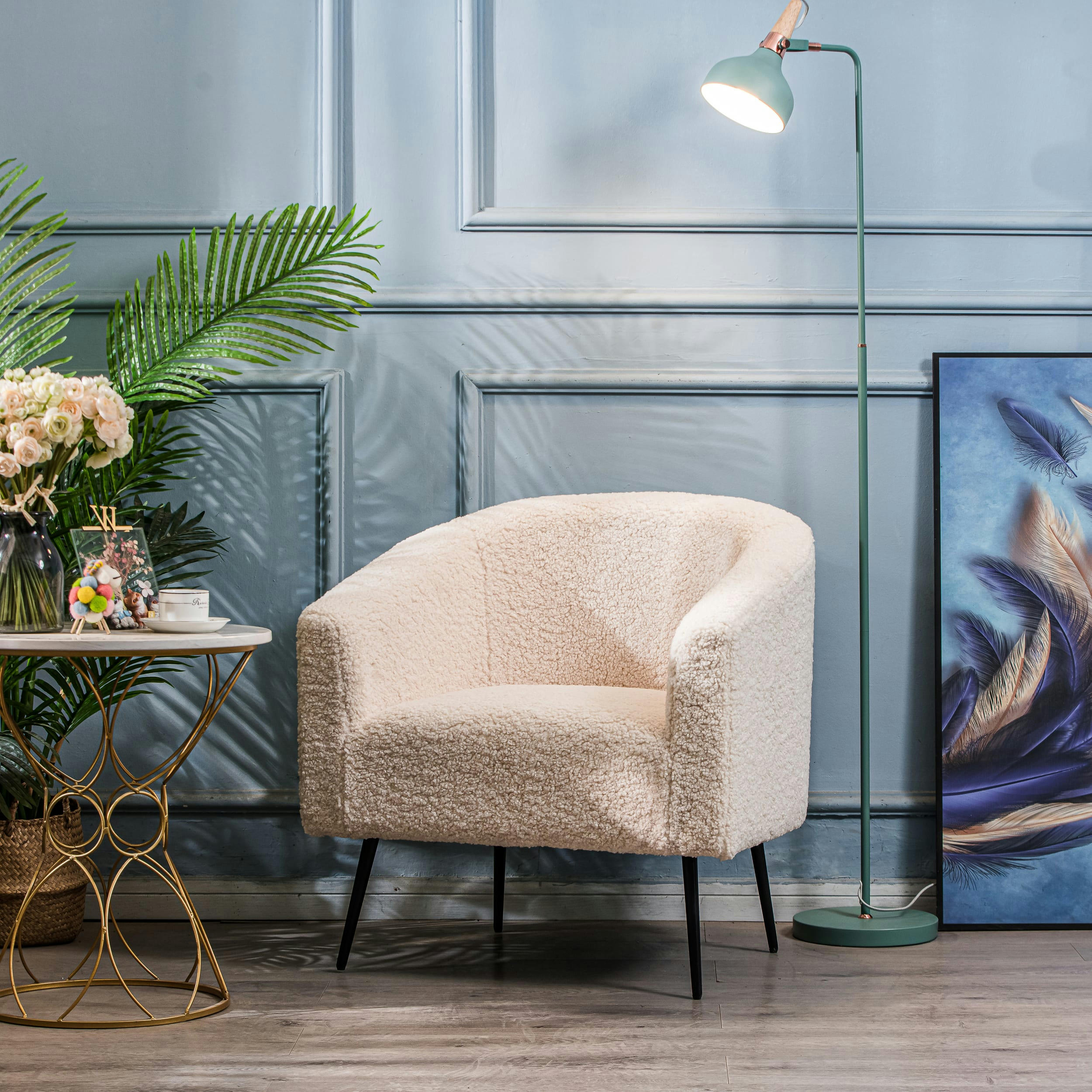 - Fauteuil de salon en métal et bouclettes blanches